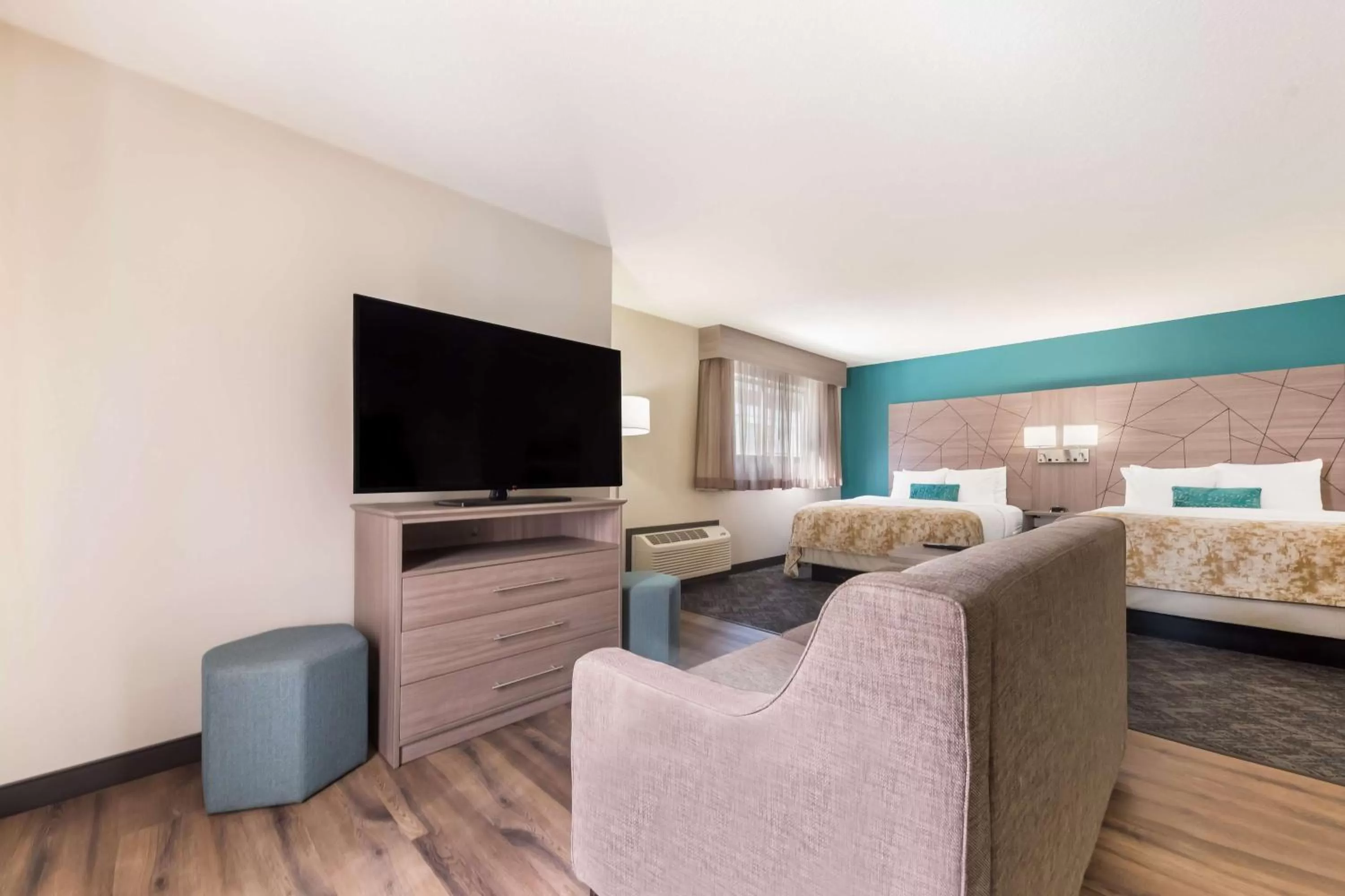 Queen Suite with Two Queen Beds, Sofa Bed, Full Kitchen and Shower - Non-Smoking in Best Western Fishkill Inn & Suites