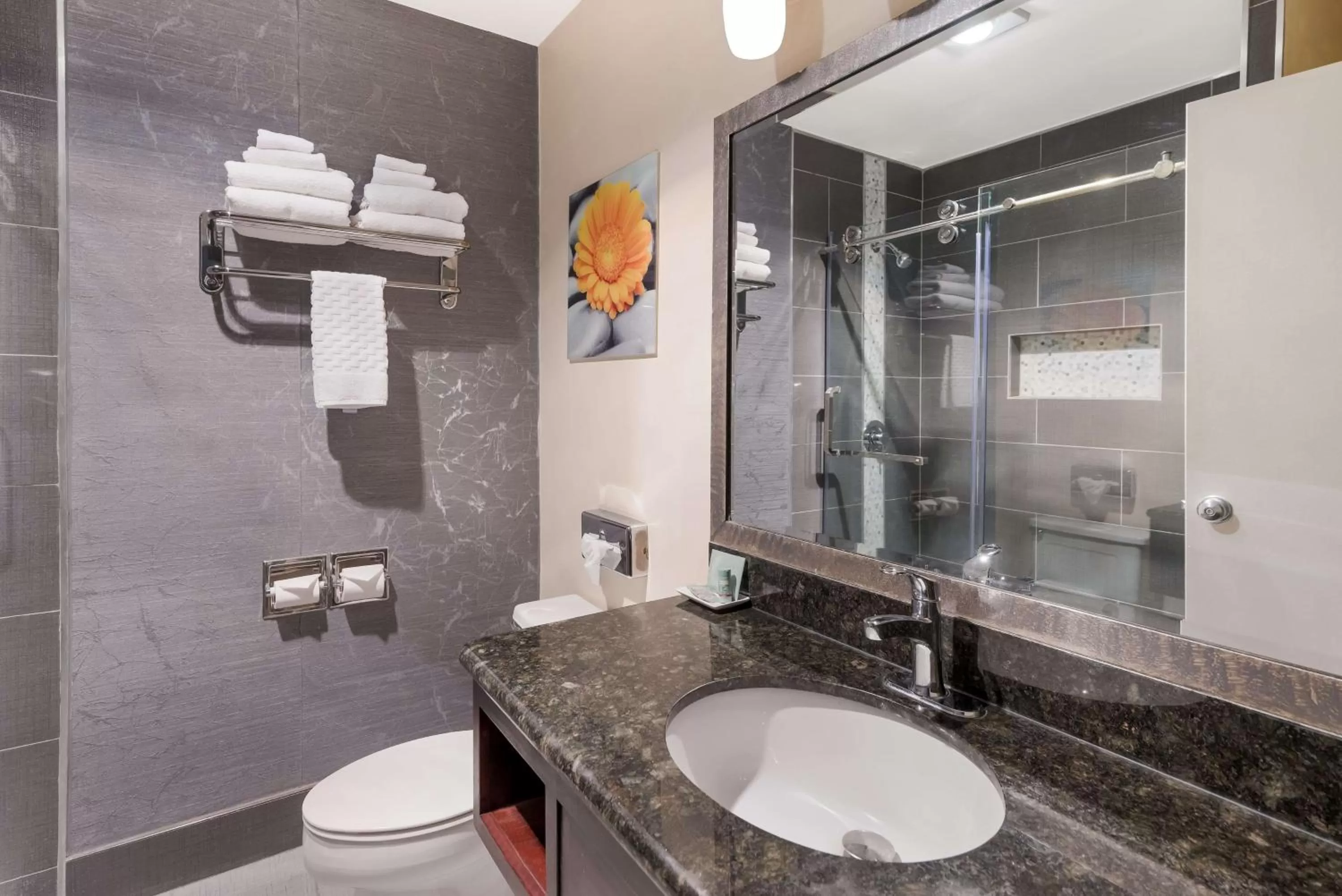 Queen Room in Best Western Mountain View Inn