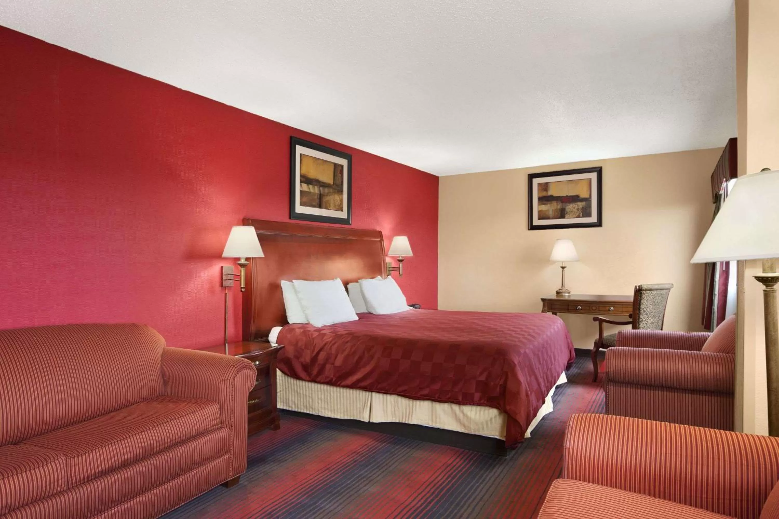 Queen Studio Suite - Non-Smoking in Ramada by Wyndham East Orange