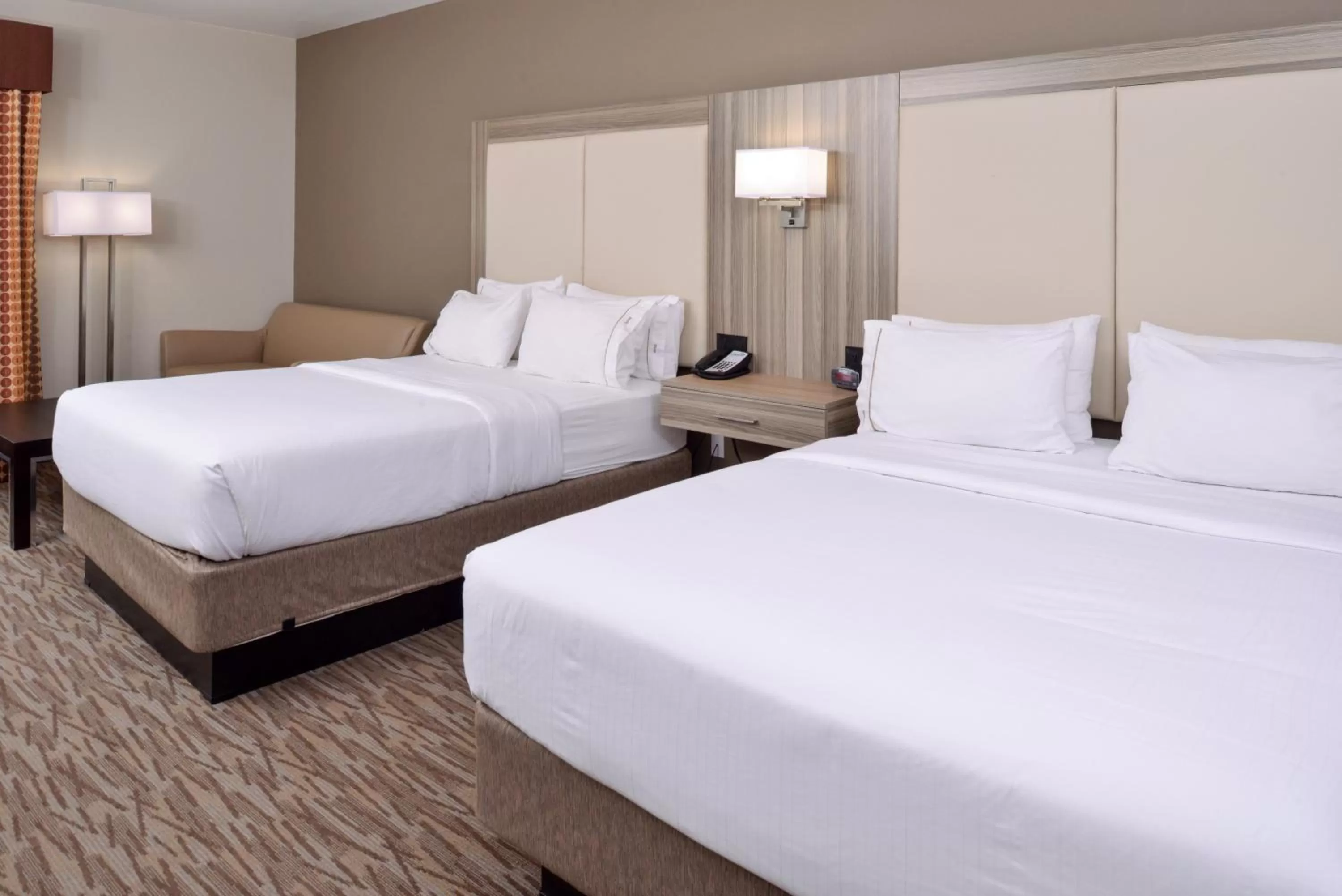 Queen Suite with Two Queen Beds and Sofa Bed in Holiday Inn Express & Suites Williams by IHG