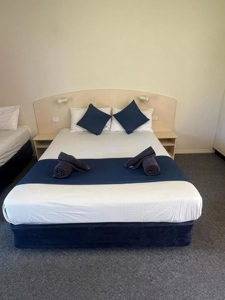 Deluxe Double Room in Outback Quarters Motel Hay and Restaurant