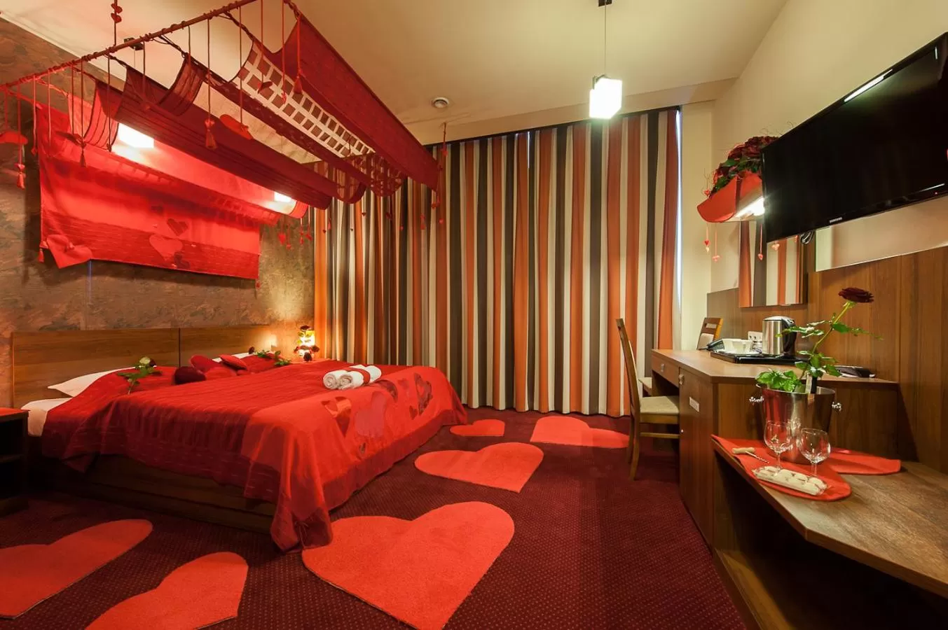 Romantic Suite in Hotel Alexander