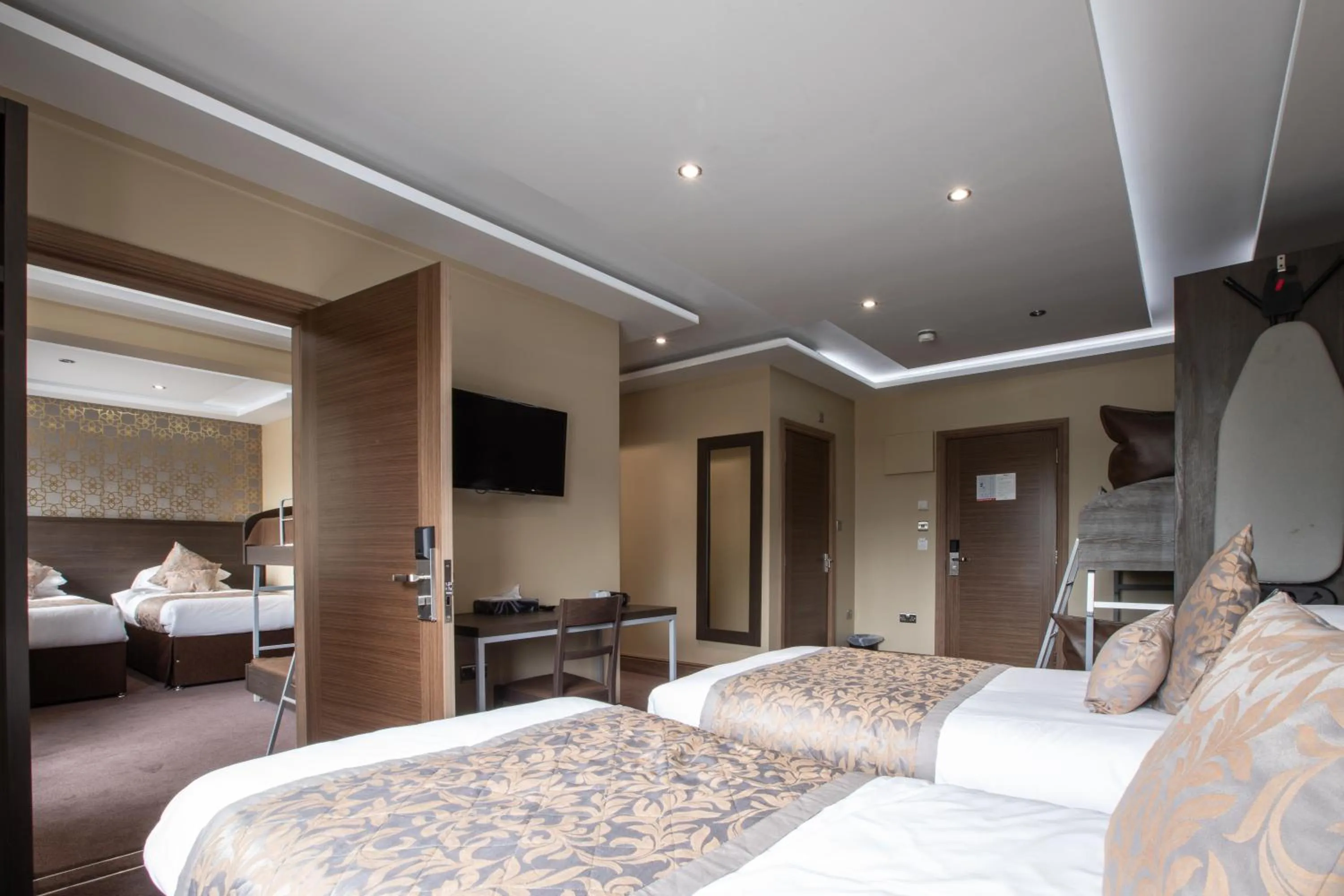 Premium Family Studio With 2 Rooms in Grainger Apartments