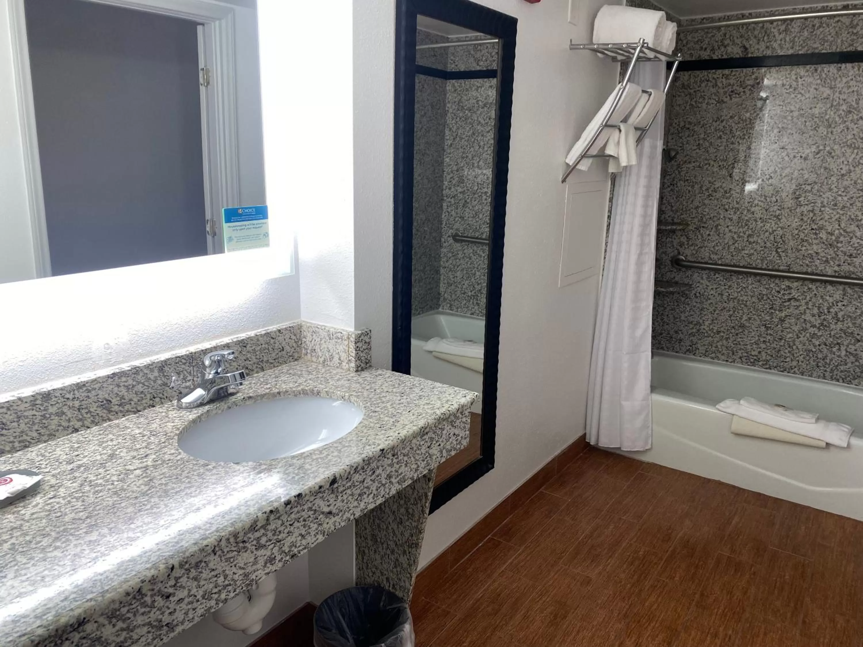 Queen Room - Accessible/Non Smoking in Comfort Inn Conover-Hickory