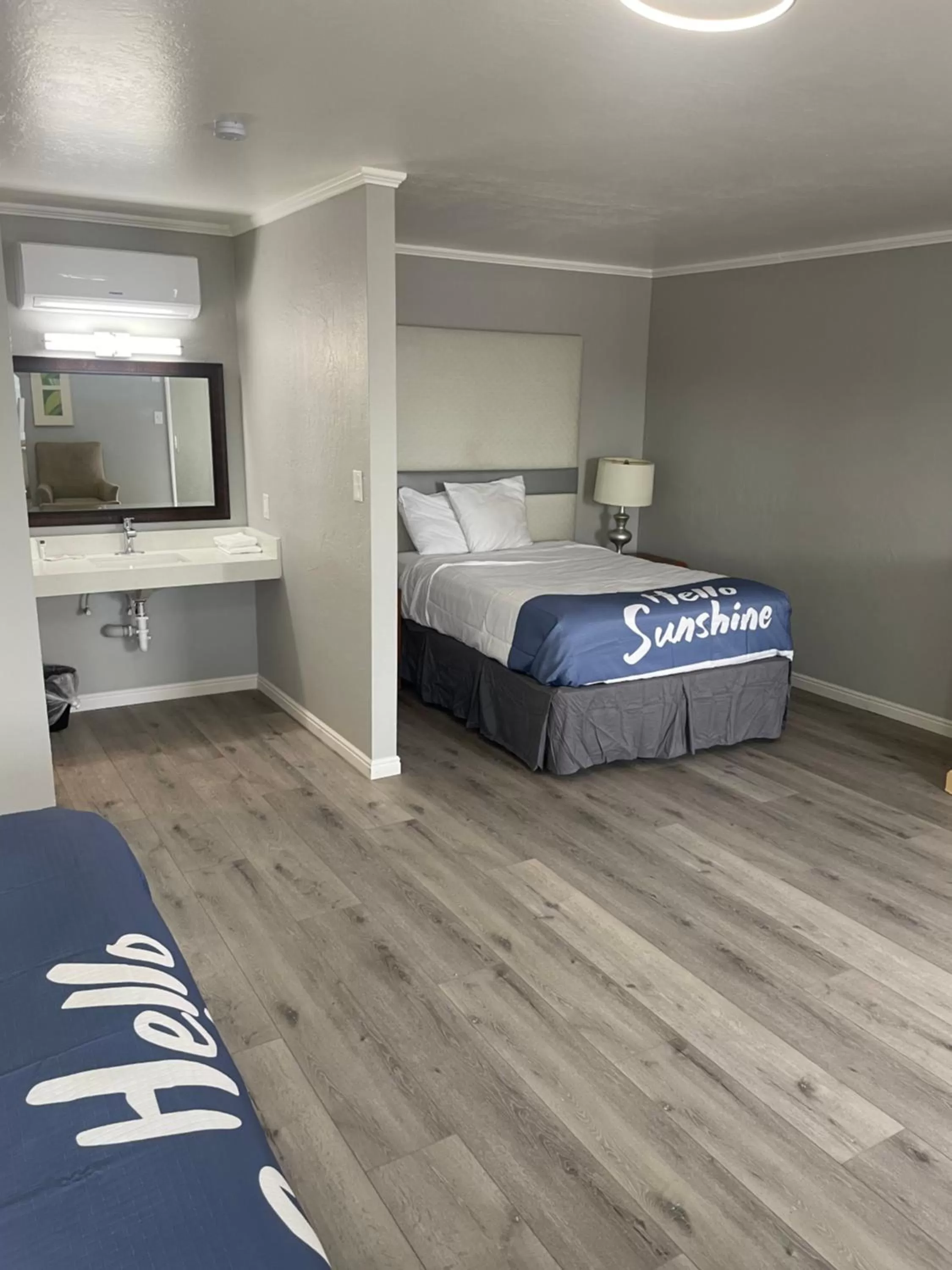 Family Double Room in Sunglow Motel