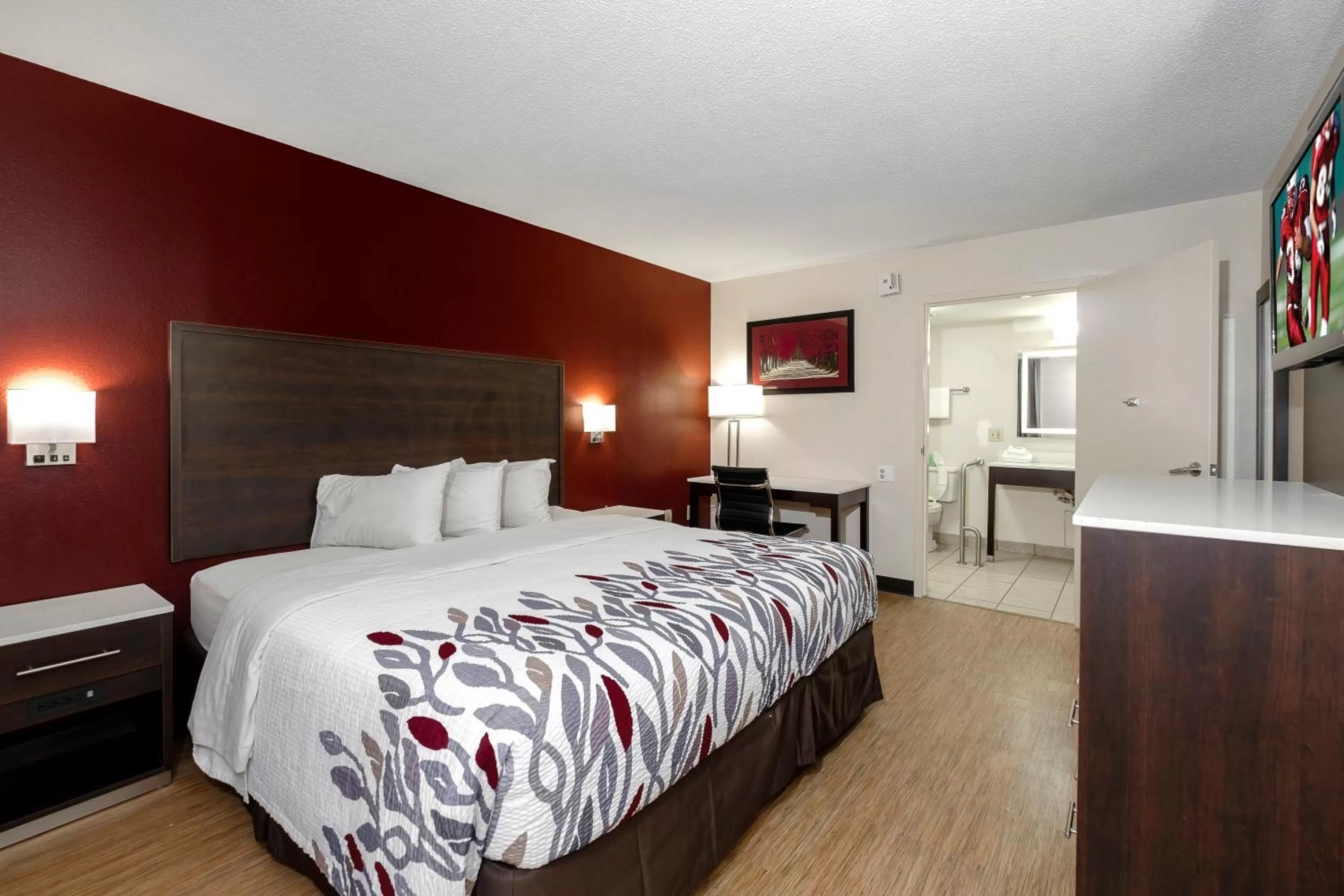 Deluxe King Room Disability Access - Non-Smoking in Red Roof Inn Gadsden