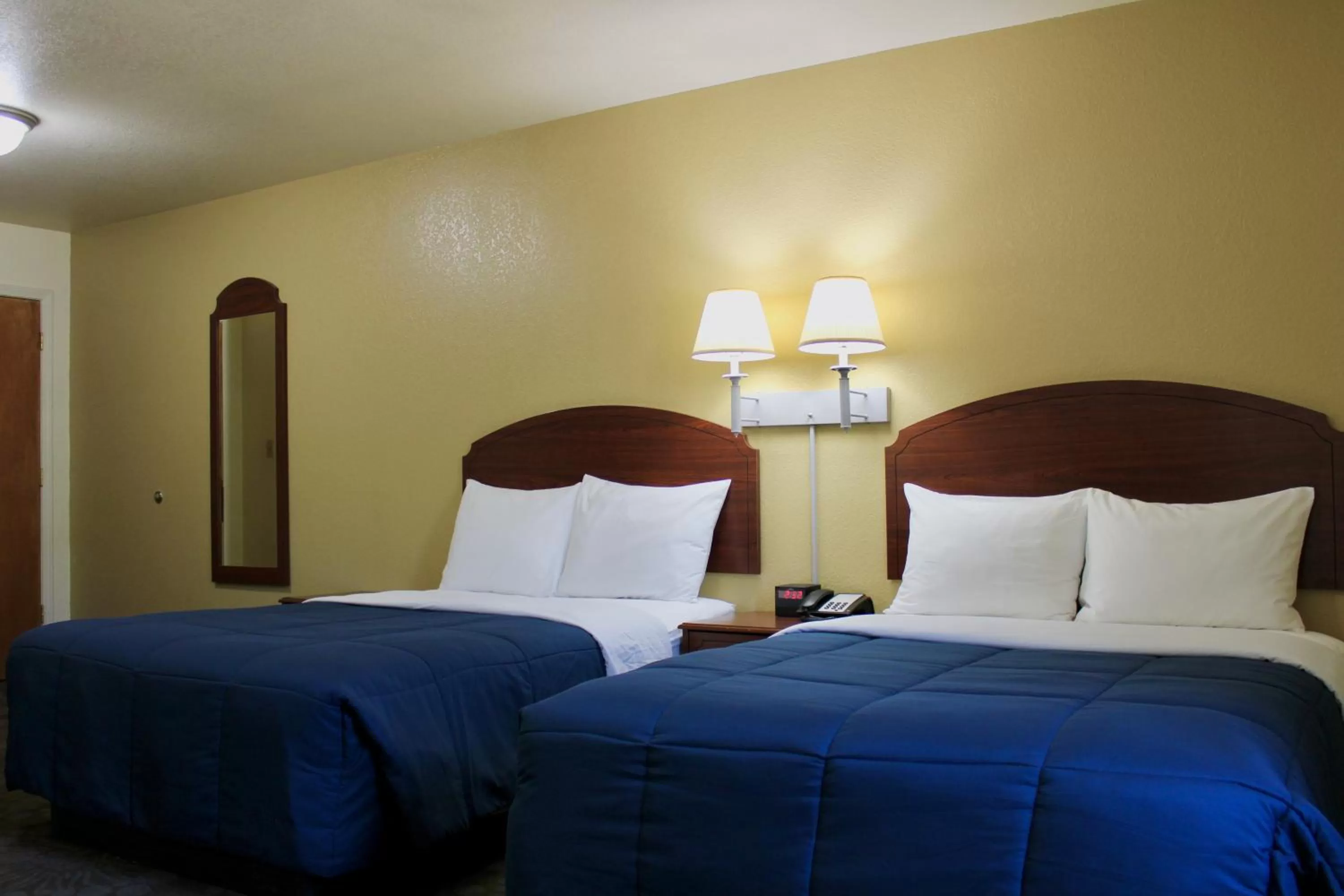 Standard Double Room with Fan in Candlelight Inn & Suites Hwy 69 near McAlester