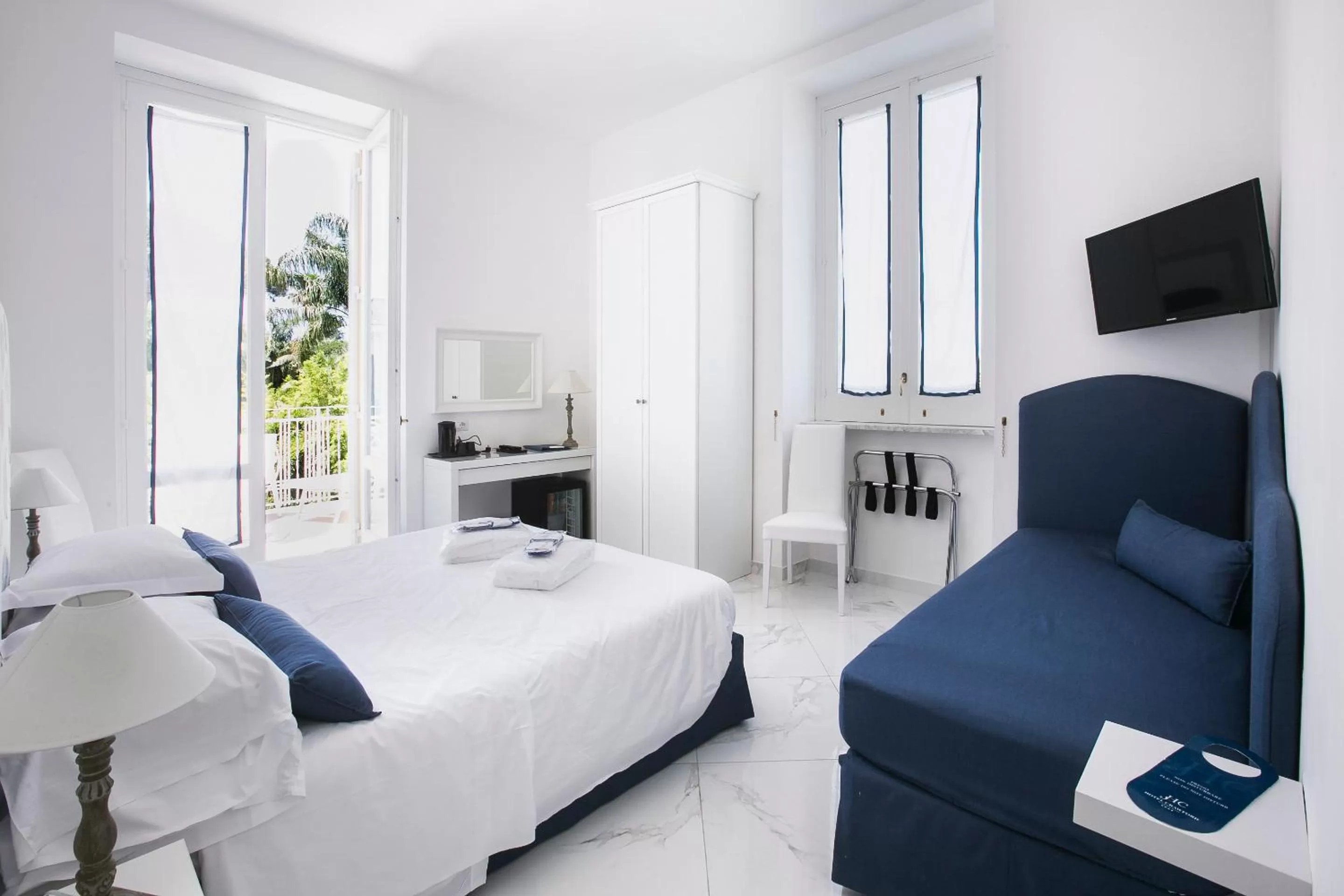 Deluxe Double Room with Balcony in Hotel Crawford