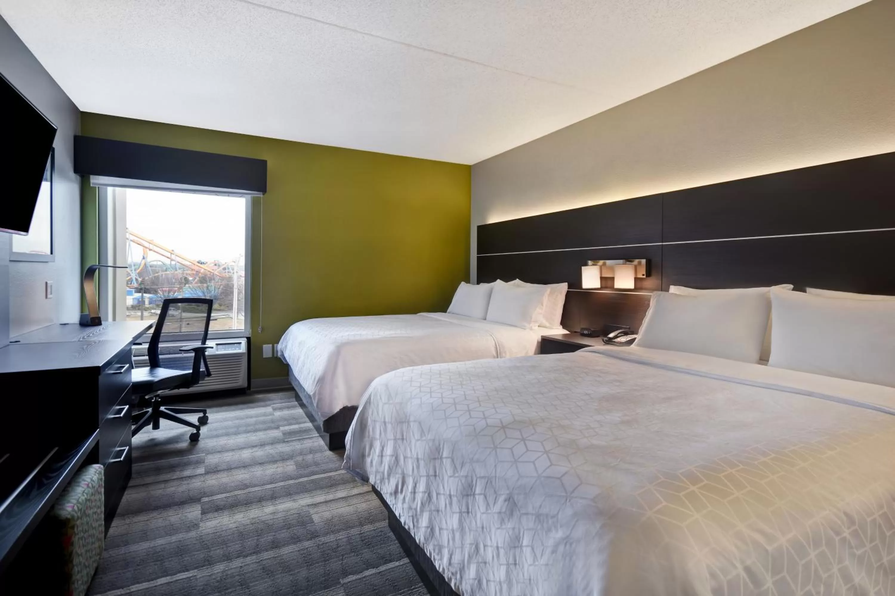Queen Room with Two Queen Beds in Holiday Inn Express & Suites Allentown-Dorney Park Area, an IHG Hotel