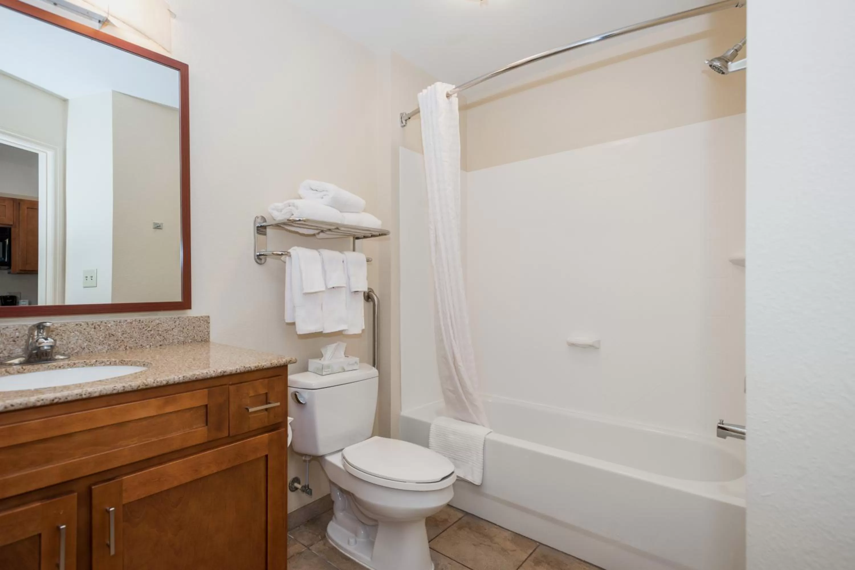 One-Bedroom Suite in Candlewood Suites Mobile-Downtown by IHG