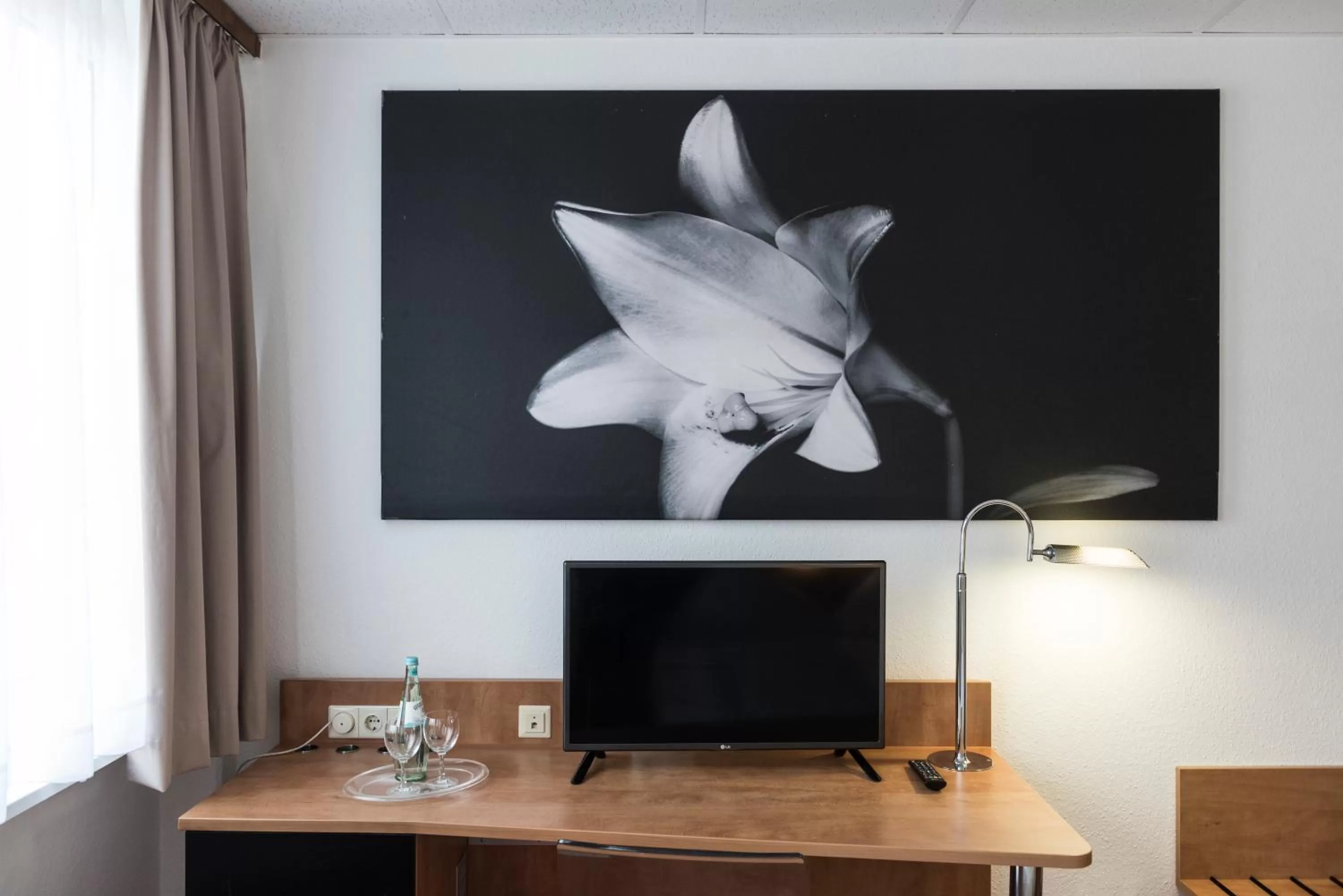 King Suite - Non-Smoking in Days Inn Dortmund West