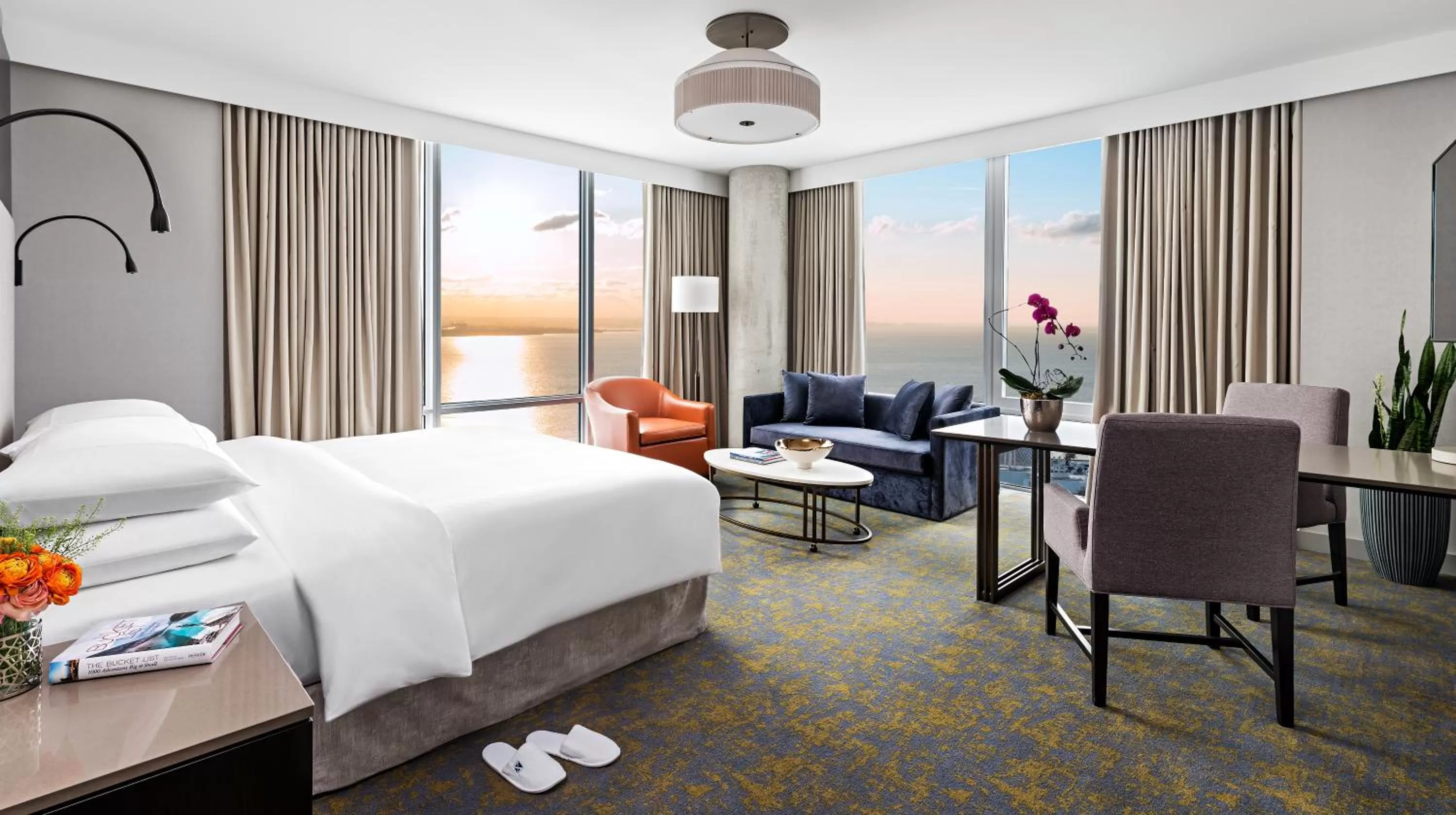 Corner King Studio in Hotel X Toronto, a Destination by Hyatt Hotel