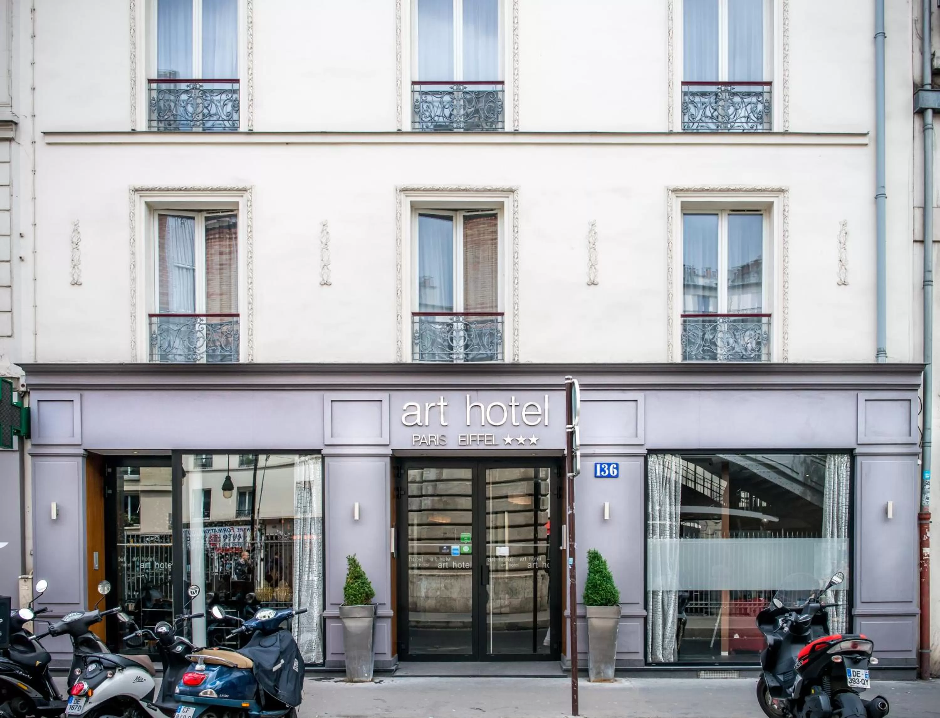 Facade/entrance in Art Hotel Eiffel