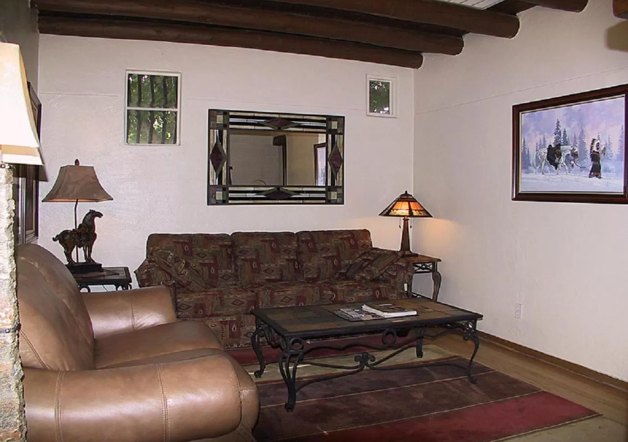 Queen Room with Living Room, Hot Tub - Non Smoking in Casas de Suenos Old Town Historic Inn, an Ascend Collection Hotel