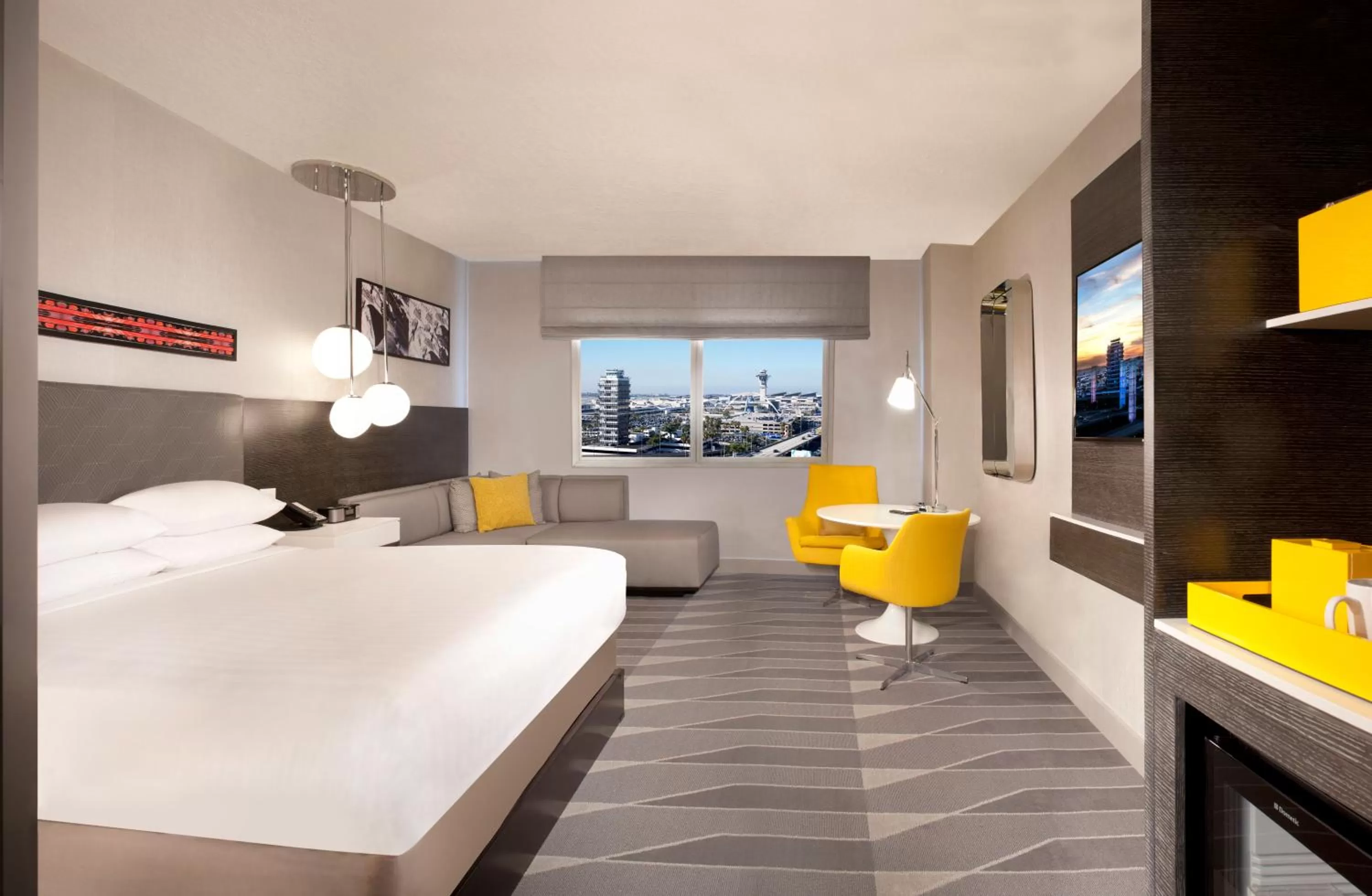 Queen Room with City View - High Floor in Hyatt Regency Los Angeles International Airport