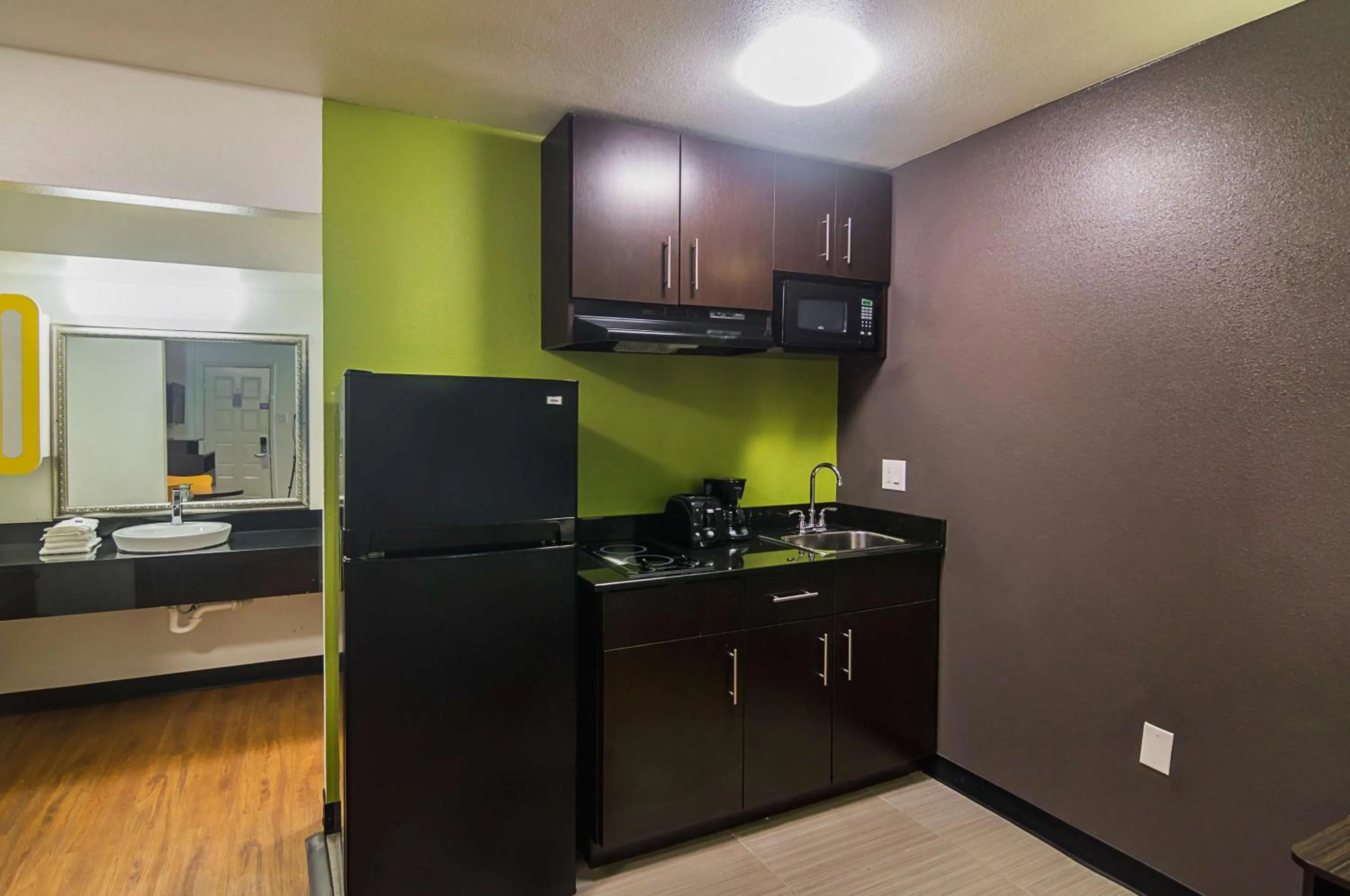 Deluxe Queen Room with Two Queen Beds - single occupancy - Smoking in Studio 6-Tyler, TX