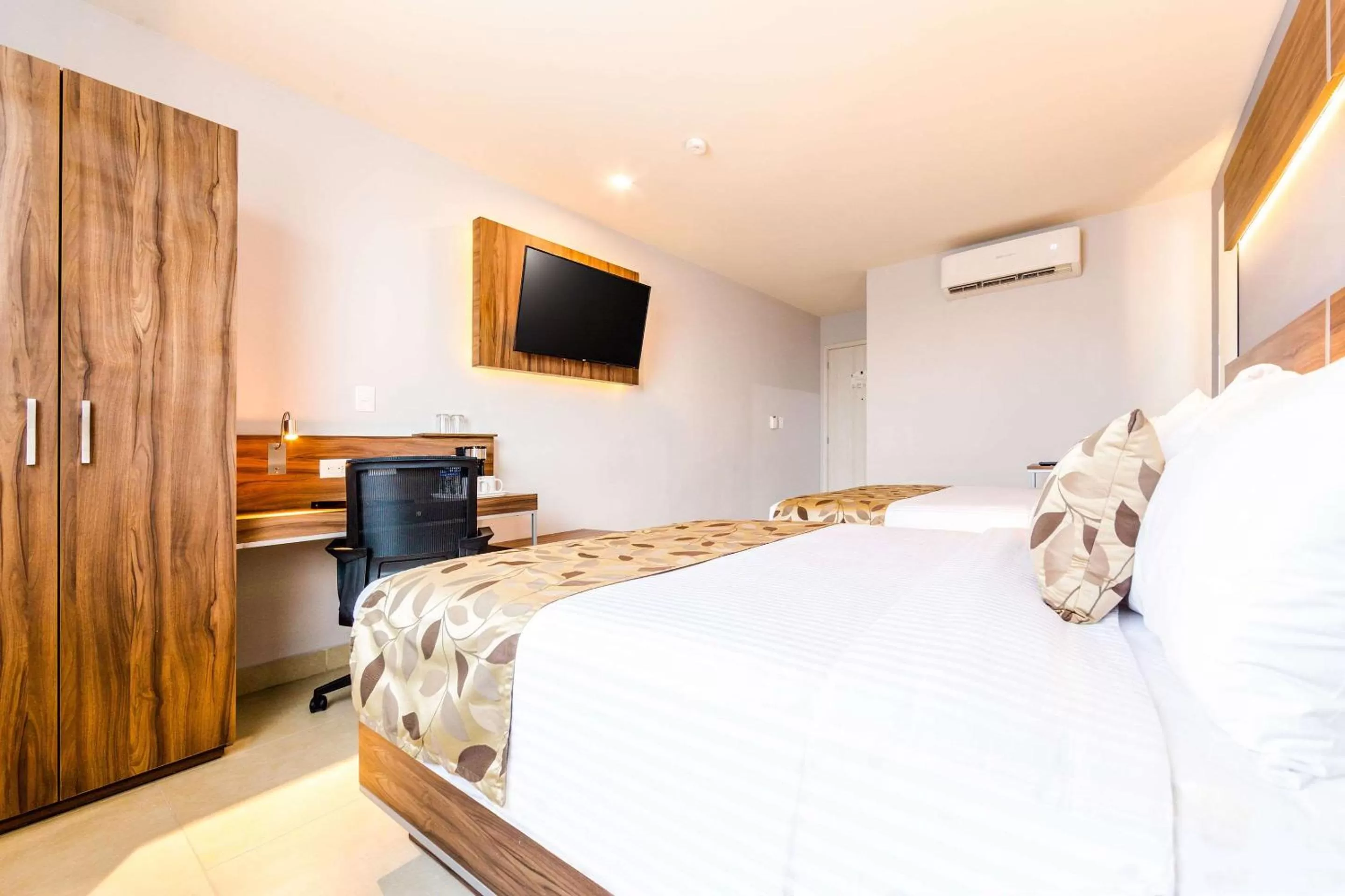 Double Room with Two Double Beds - Non-Smoking in Sleep Inn Villahermosa