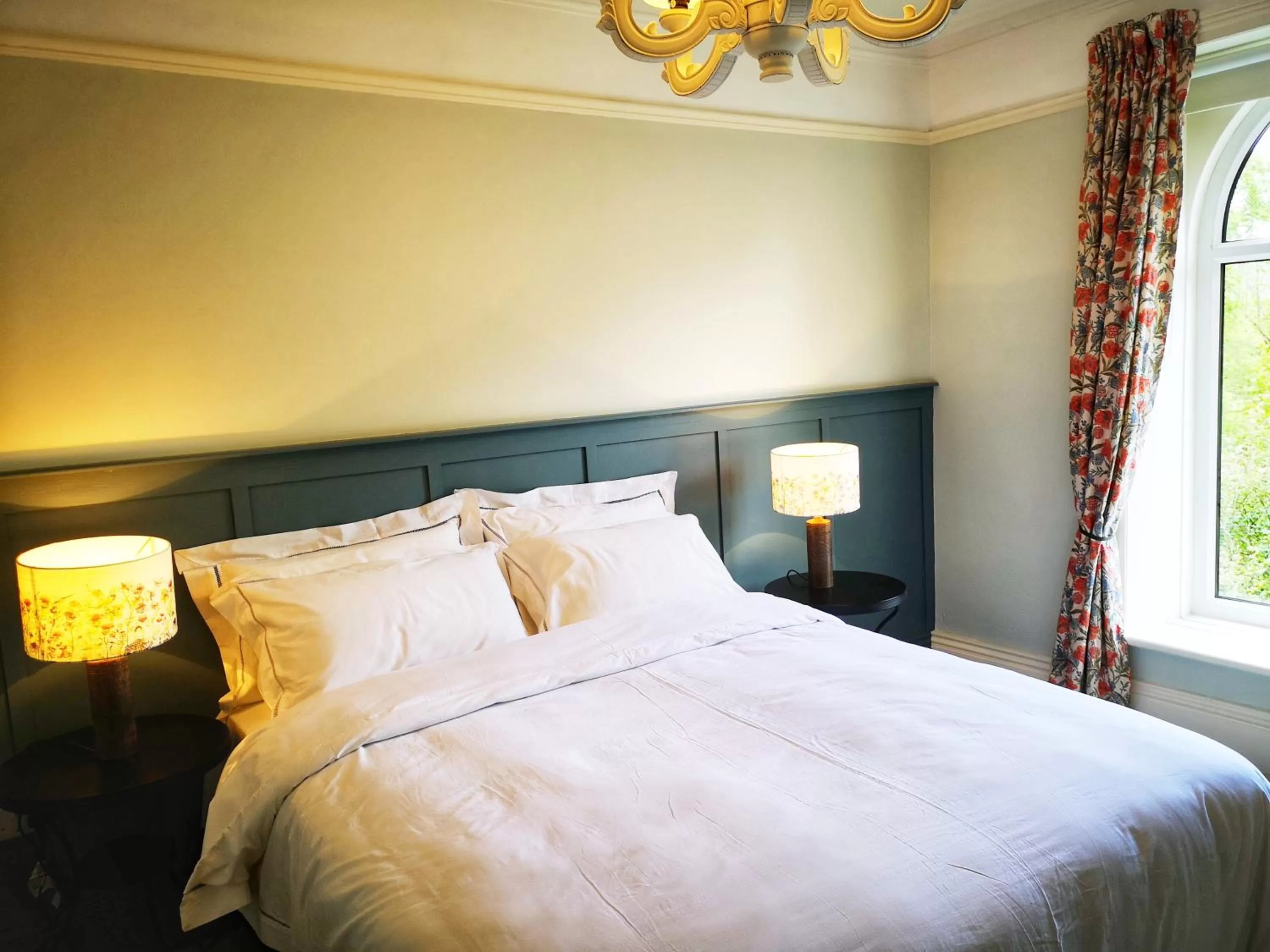 Deluxe King Room in Kell House Bed & Breakfast