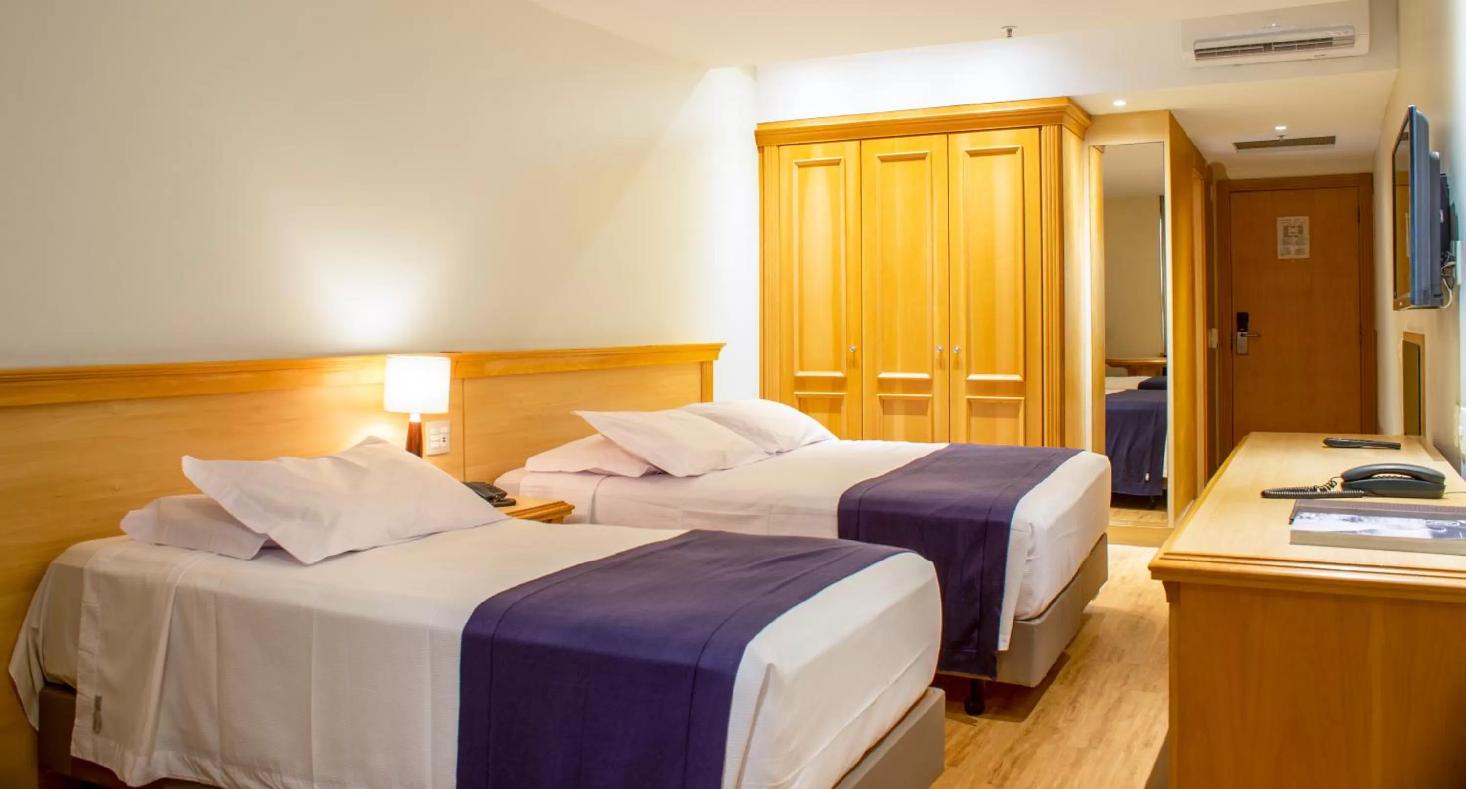 Deluxe Twin Room in Mar Palace Copacabana Hotel