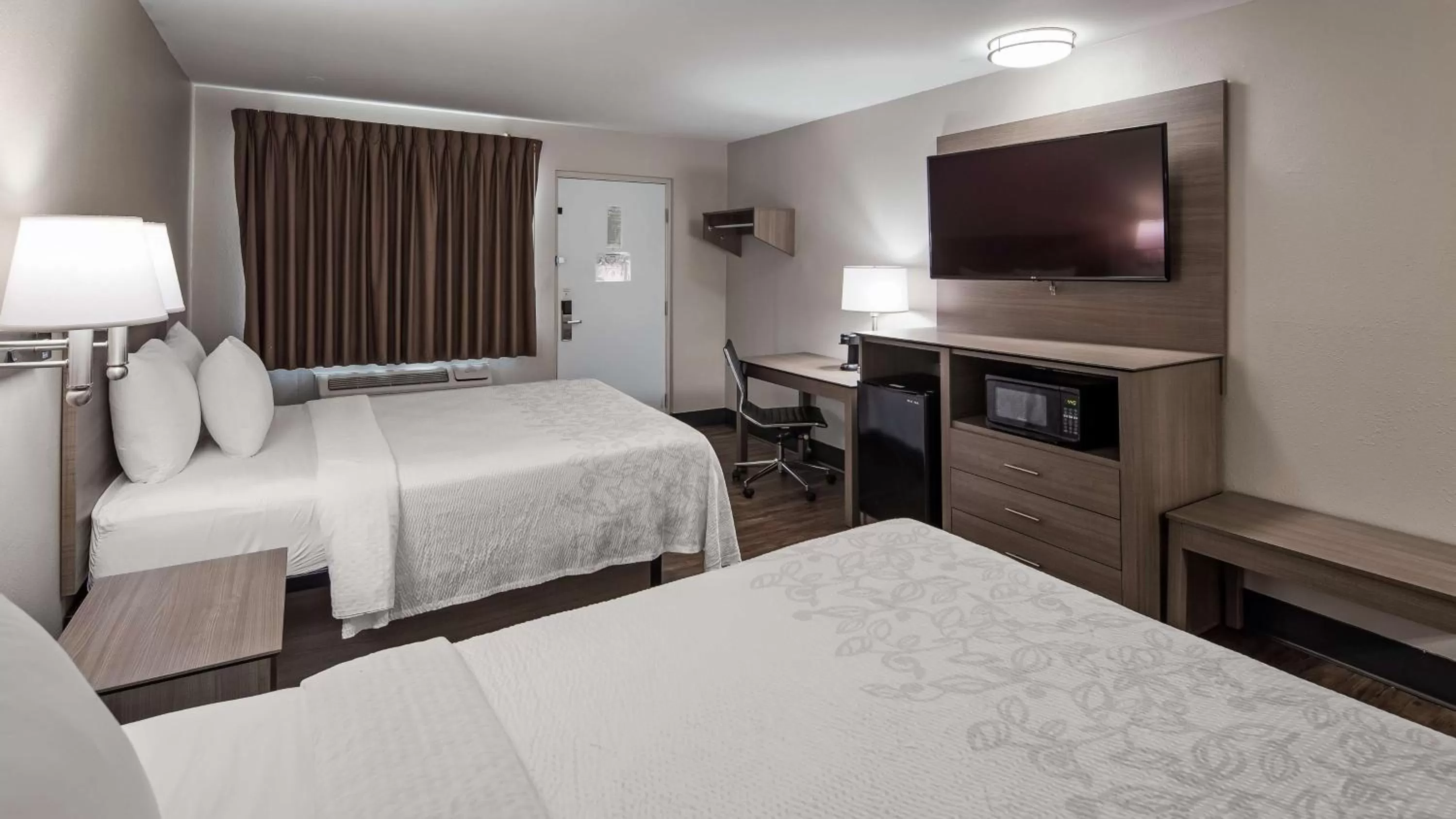 Queen Room with Two Queen Beds in SureStay Hotel by Best Western Findlay