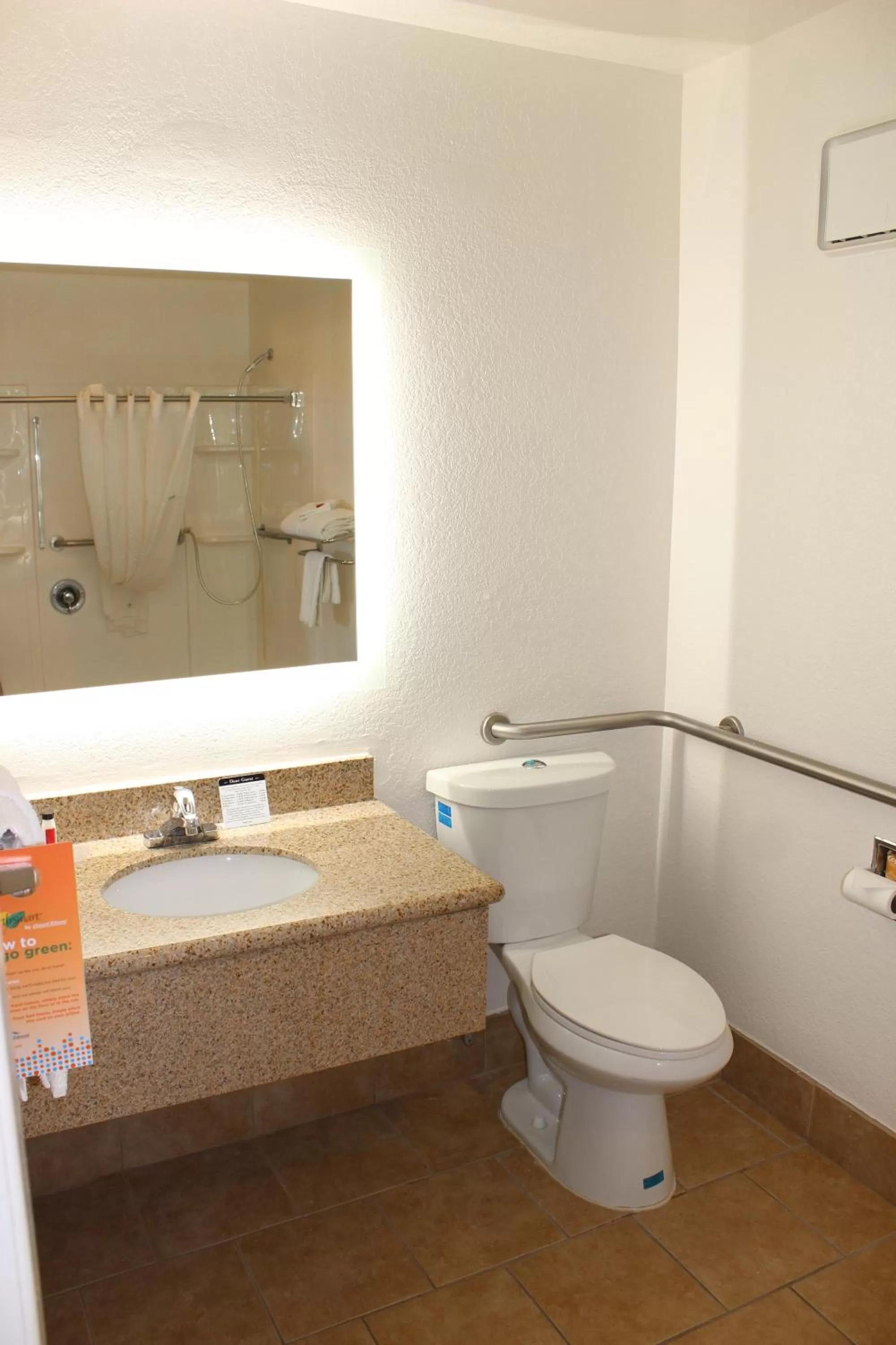 King Room - Mobility Accessible Room, Non-Smoking in Howard Johnson by Wyndham Holbrook