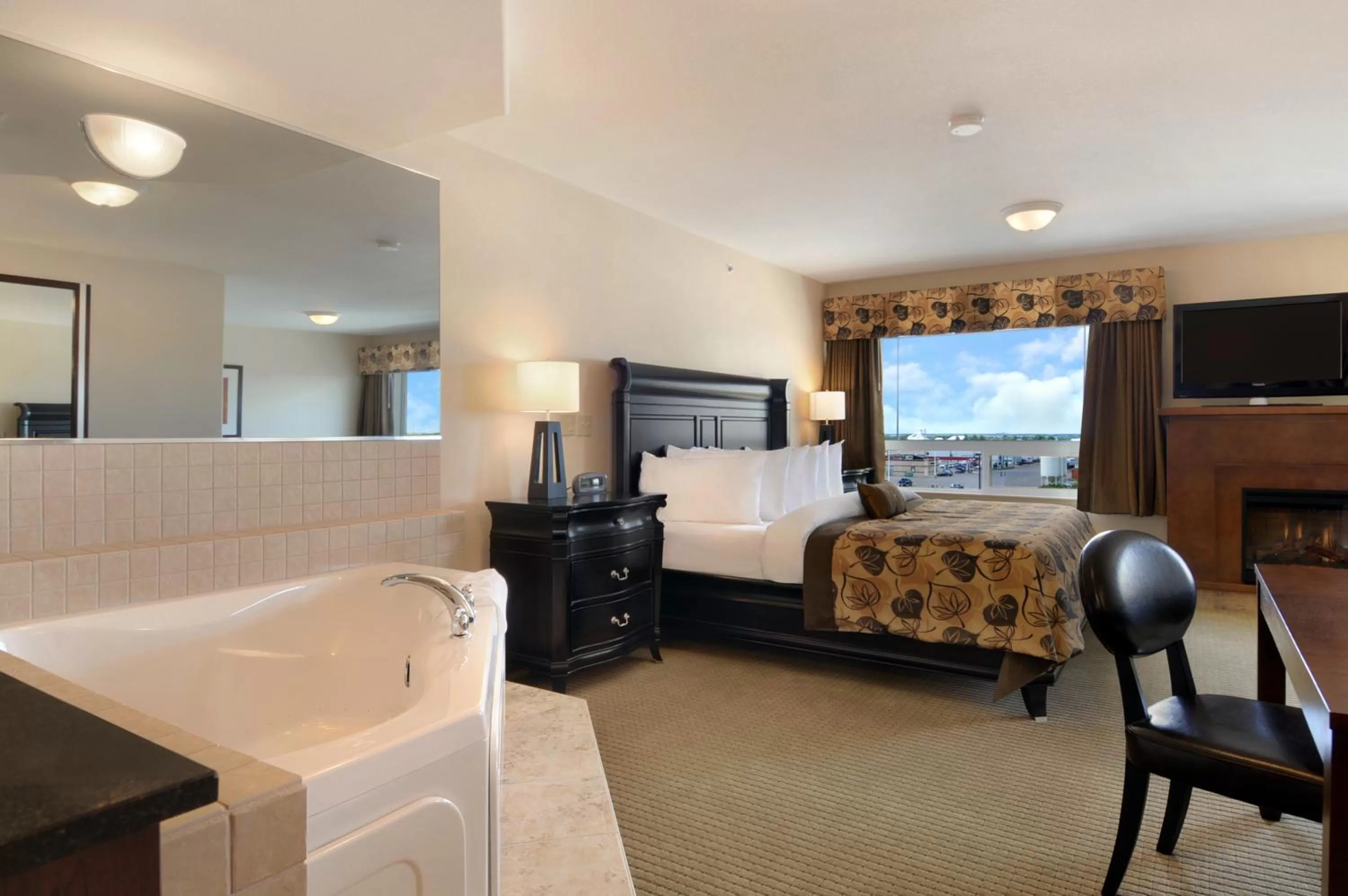 Superior King Suite with Spa Bath - Non-Smoking in Ramada by Wyndham Wainwright