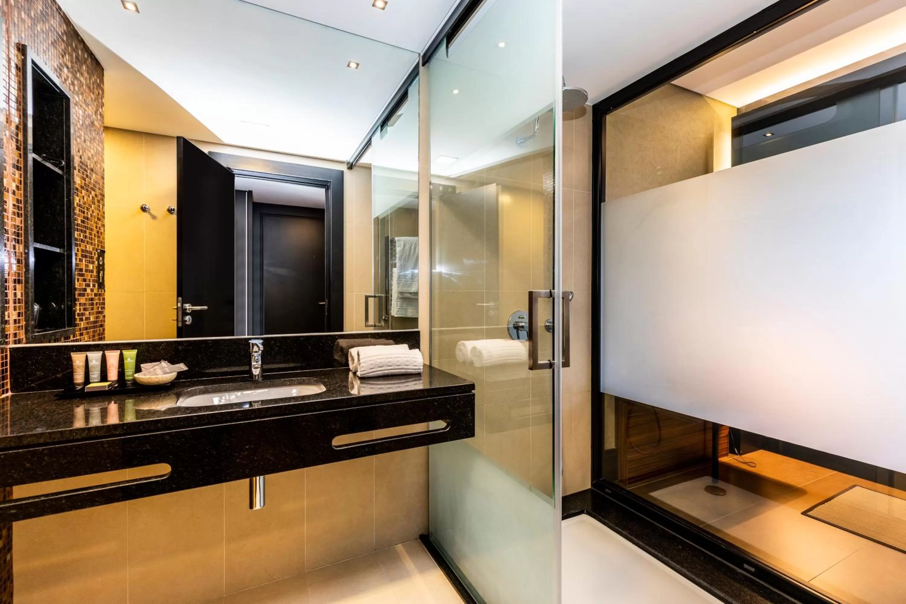 Double or Twin Room with Pool View in Evidencia Belverde Hotel