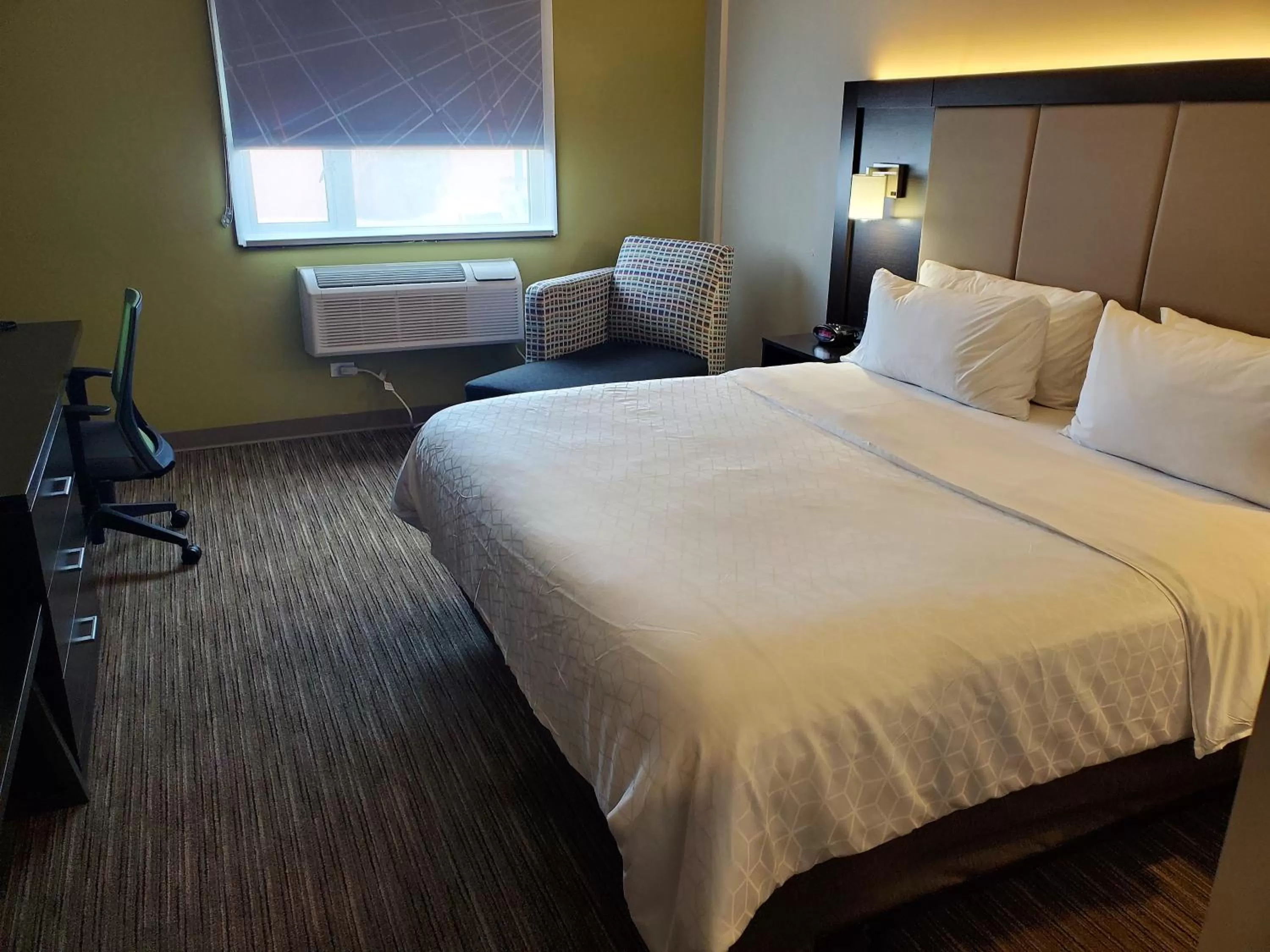 Standard King Room in Holiday Inn Express Maspeth by IHG