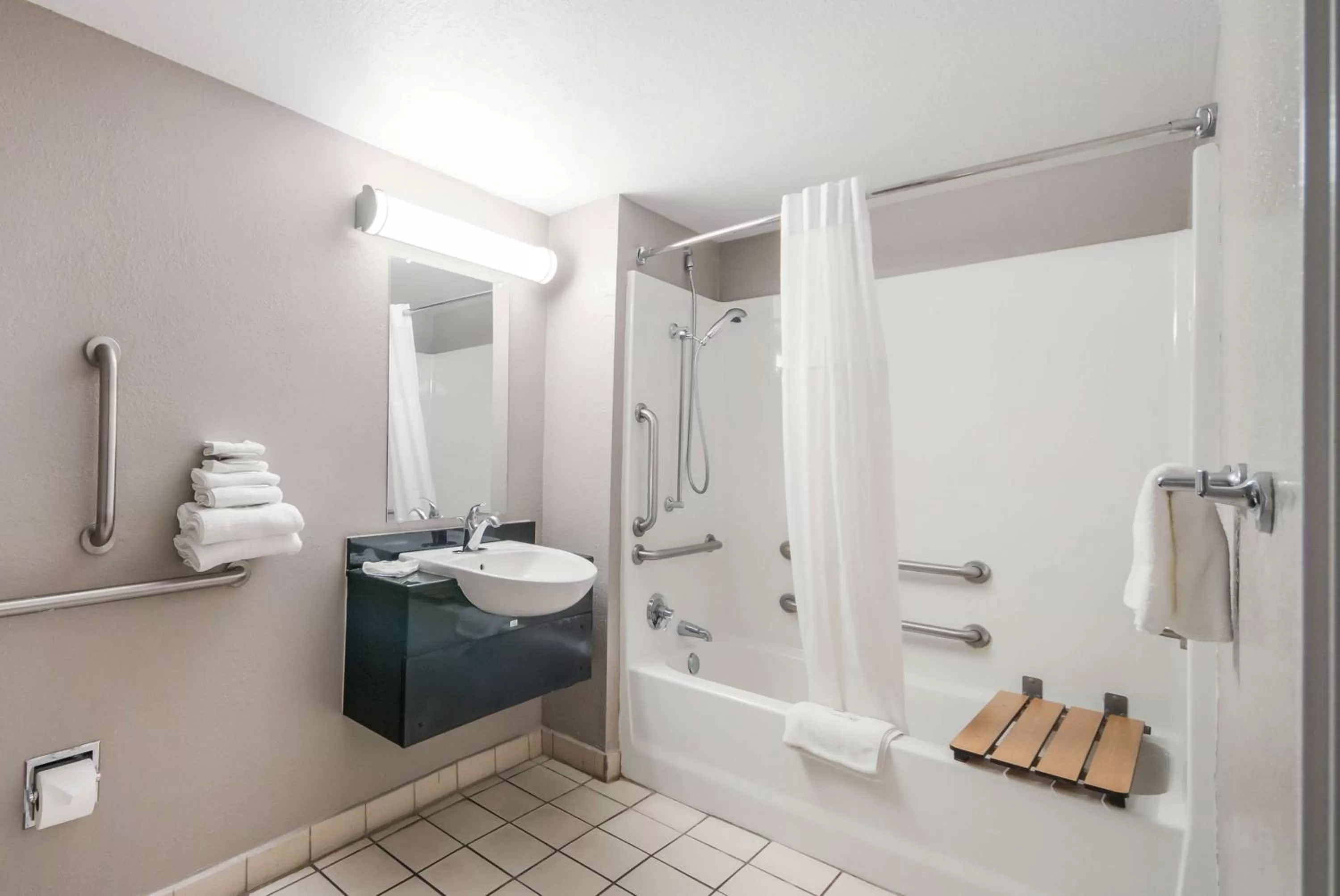 Quadruple Room - Disability Access in Motel 6-Laredo, TX - North I-35