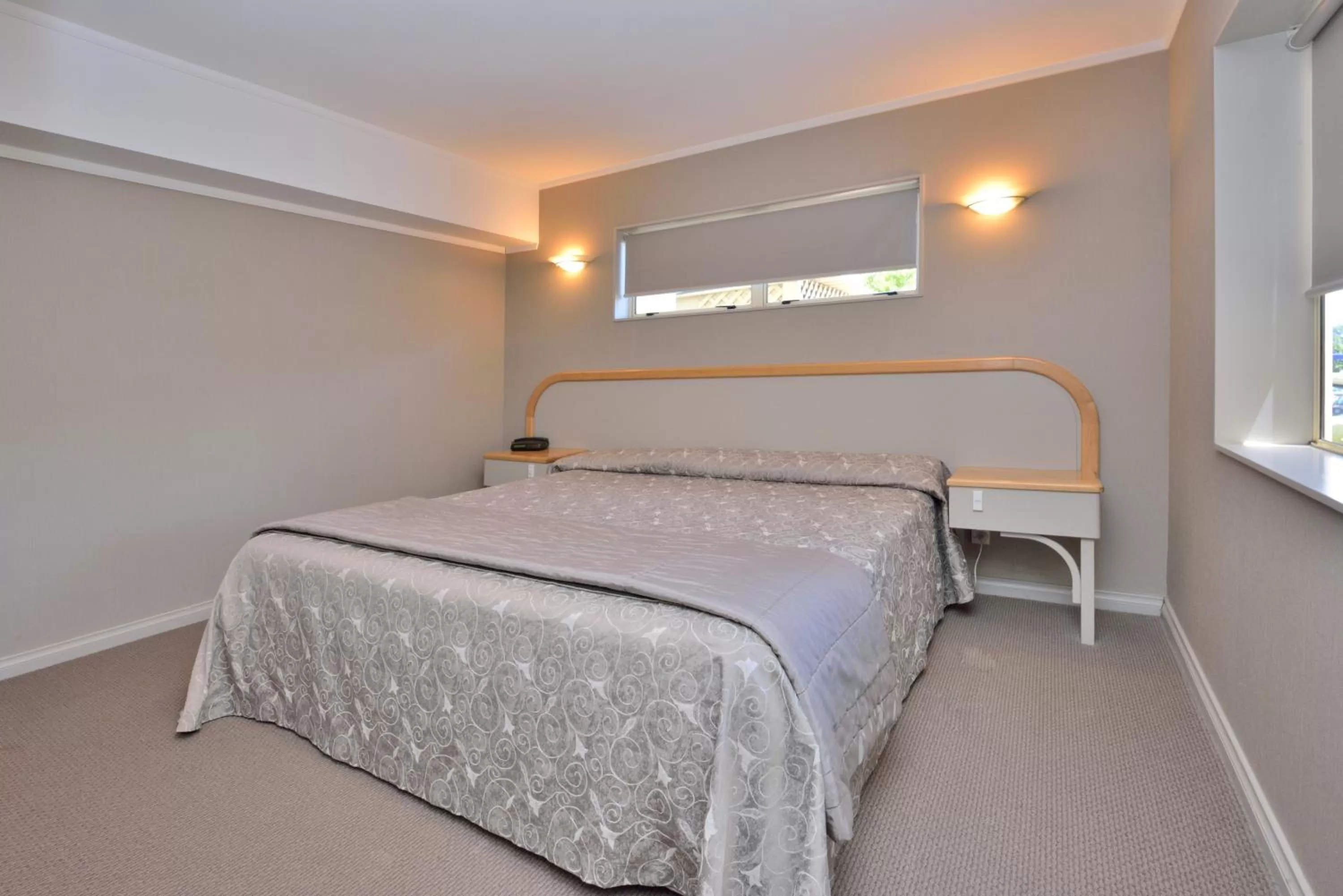 Two-Bedroom Suite with Spa Tub - Ground Floor in Shoreline Motel