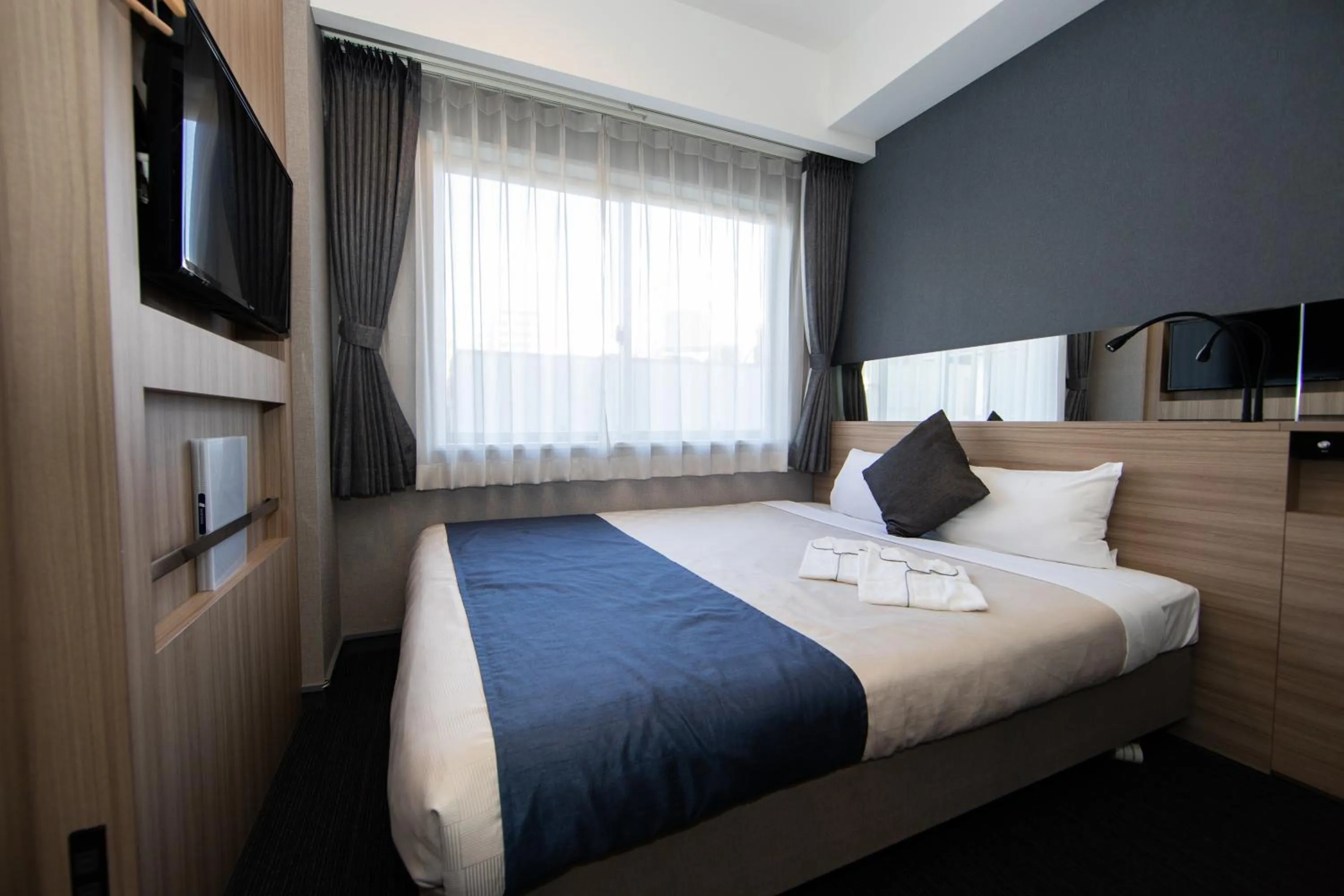 Moderate Double Room - Smoking in Quintessa Hotel Osaka Shinsaibashi Comic & Books