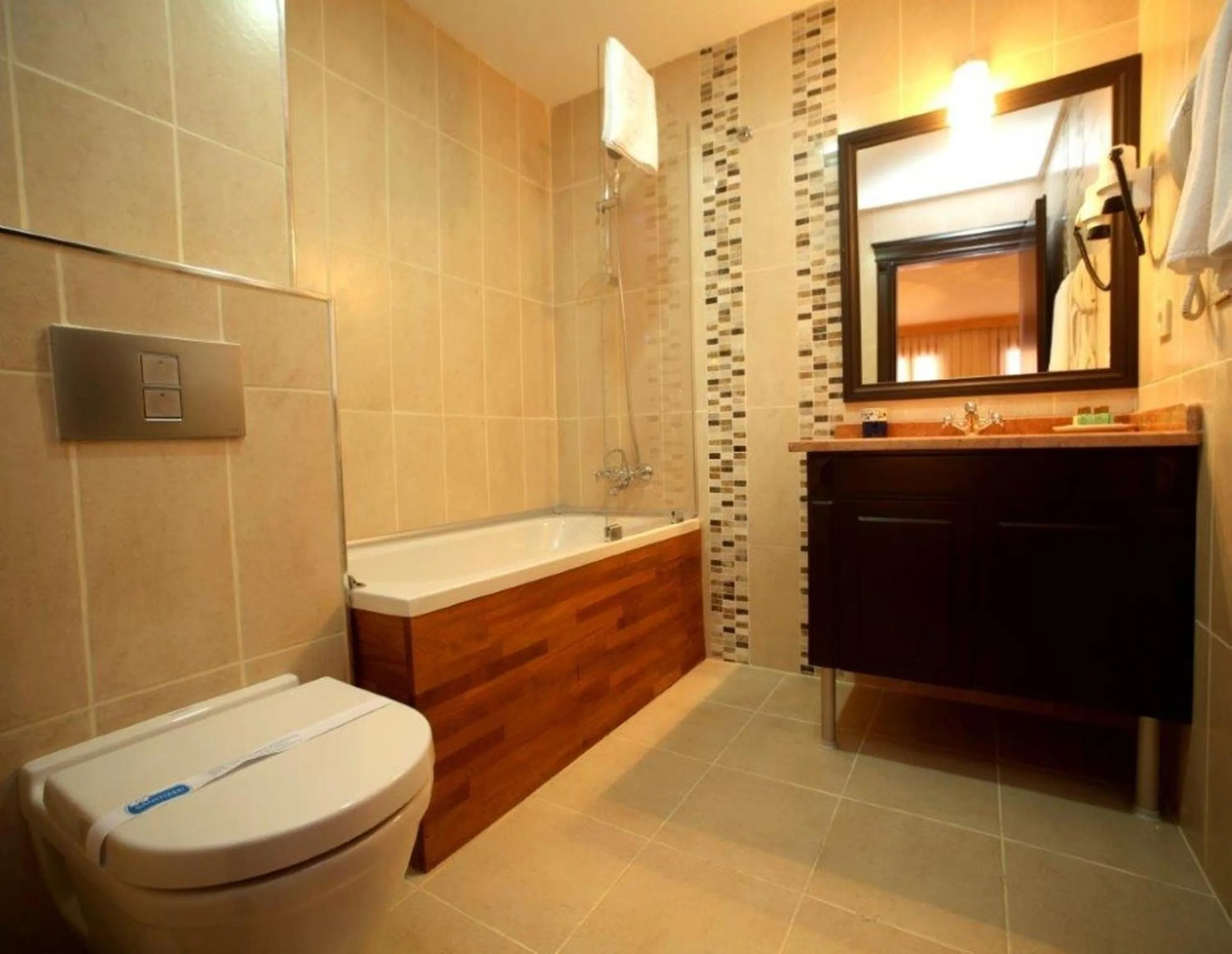 Superior Double Room in Lalinn Hotel