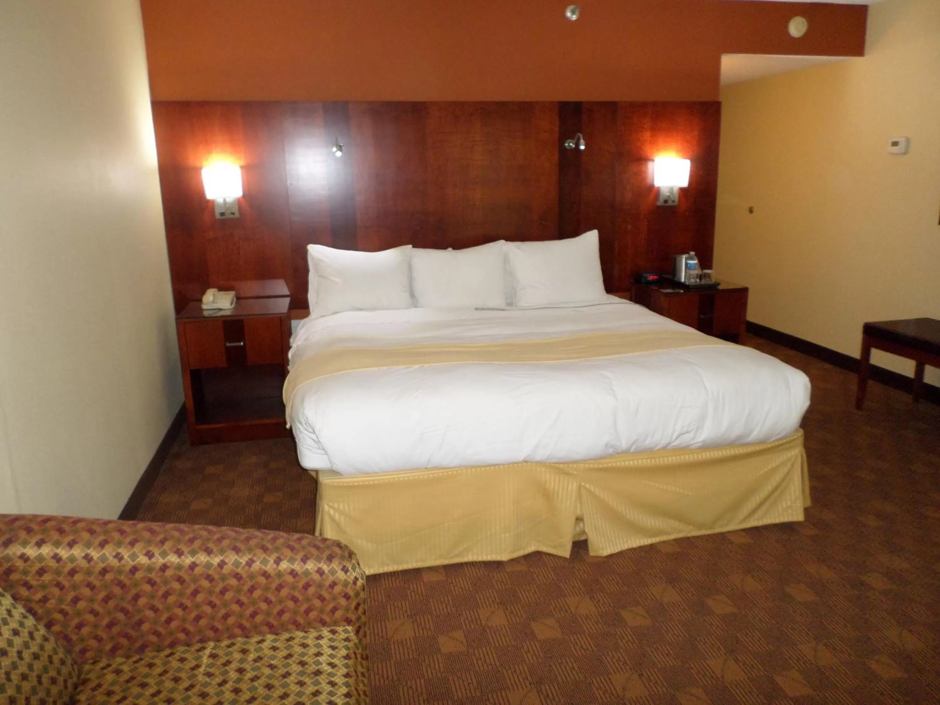 King Room - Accessible/Non-Smoking in Radisson Akron-Fairlawn Copley