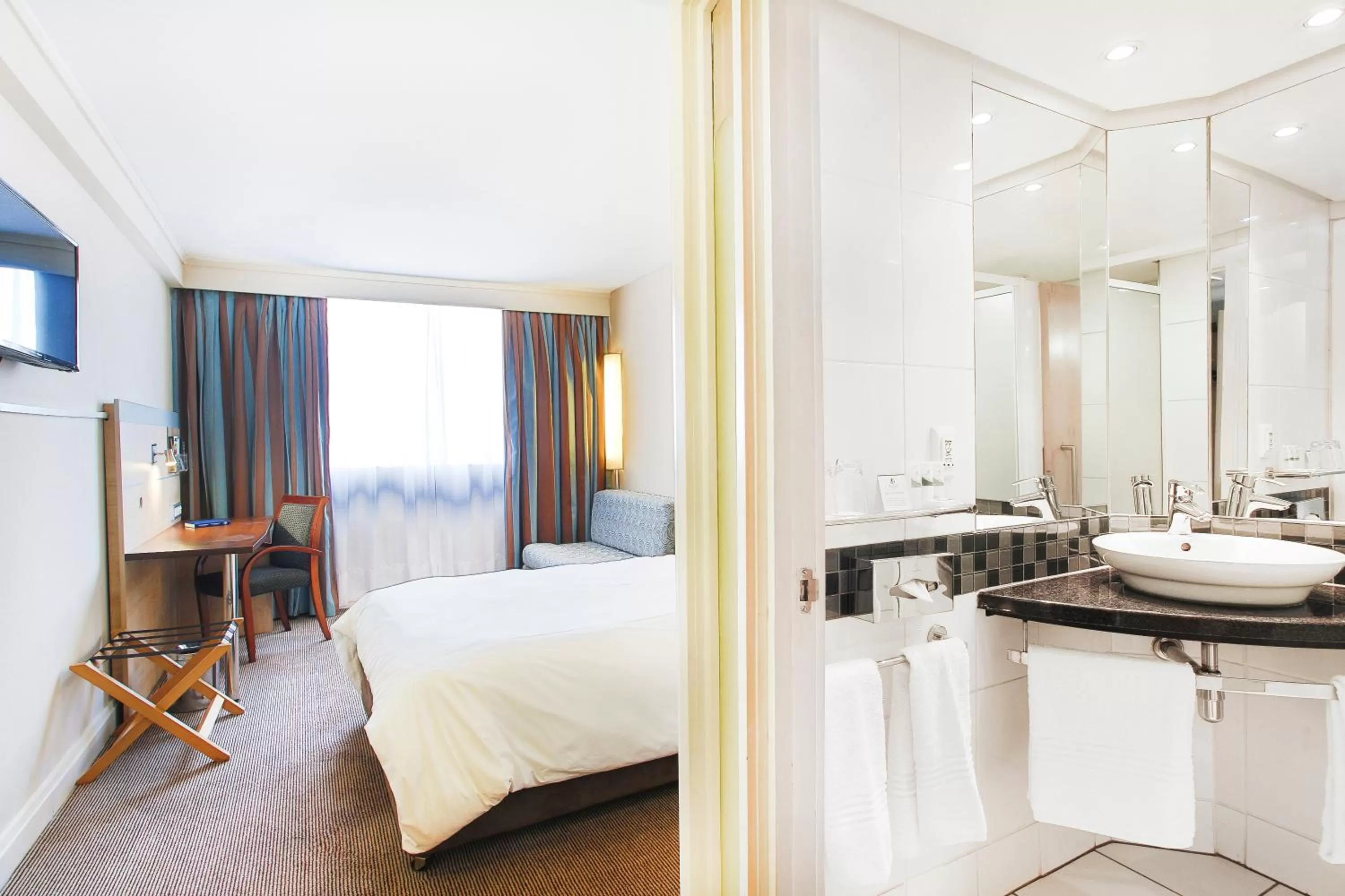 Double Room - Smoking in RH Hotel & Apartments - Pretoria