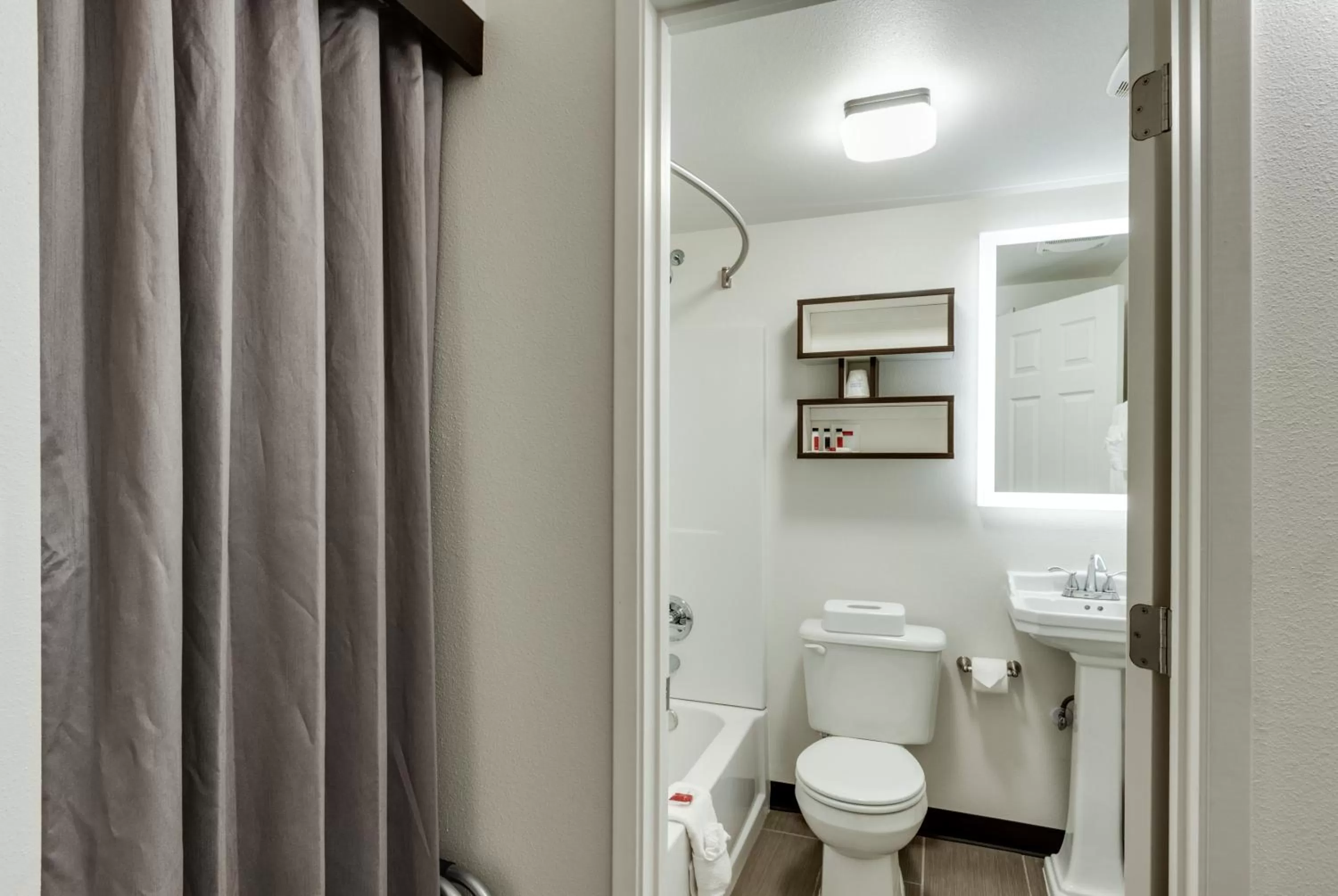King Suite - Mobility Access/Non-Smoking in Baymont by Wyndham Spokane