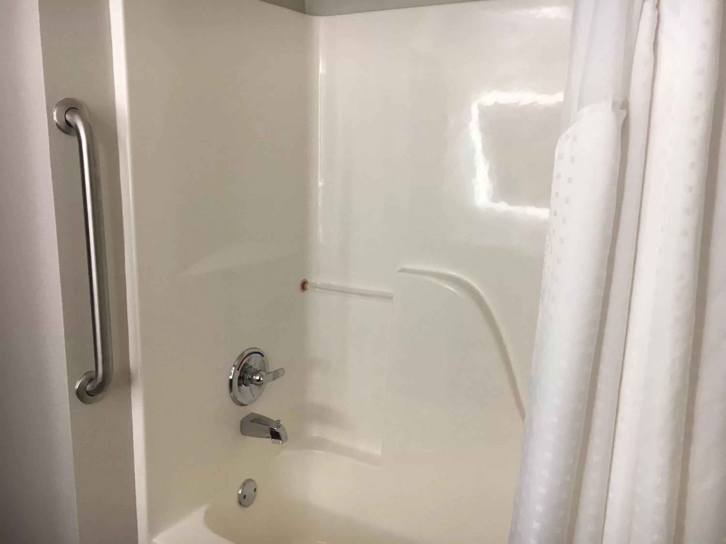 King Suite in Holiday Inn Express and Suites Thomasville, an IHG Hotel