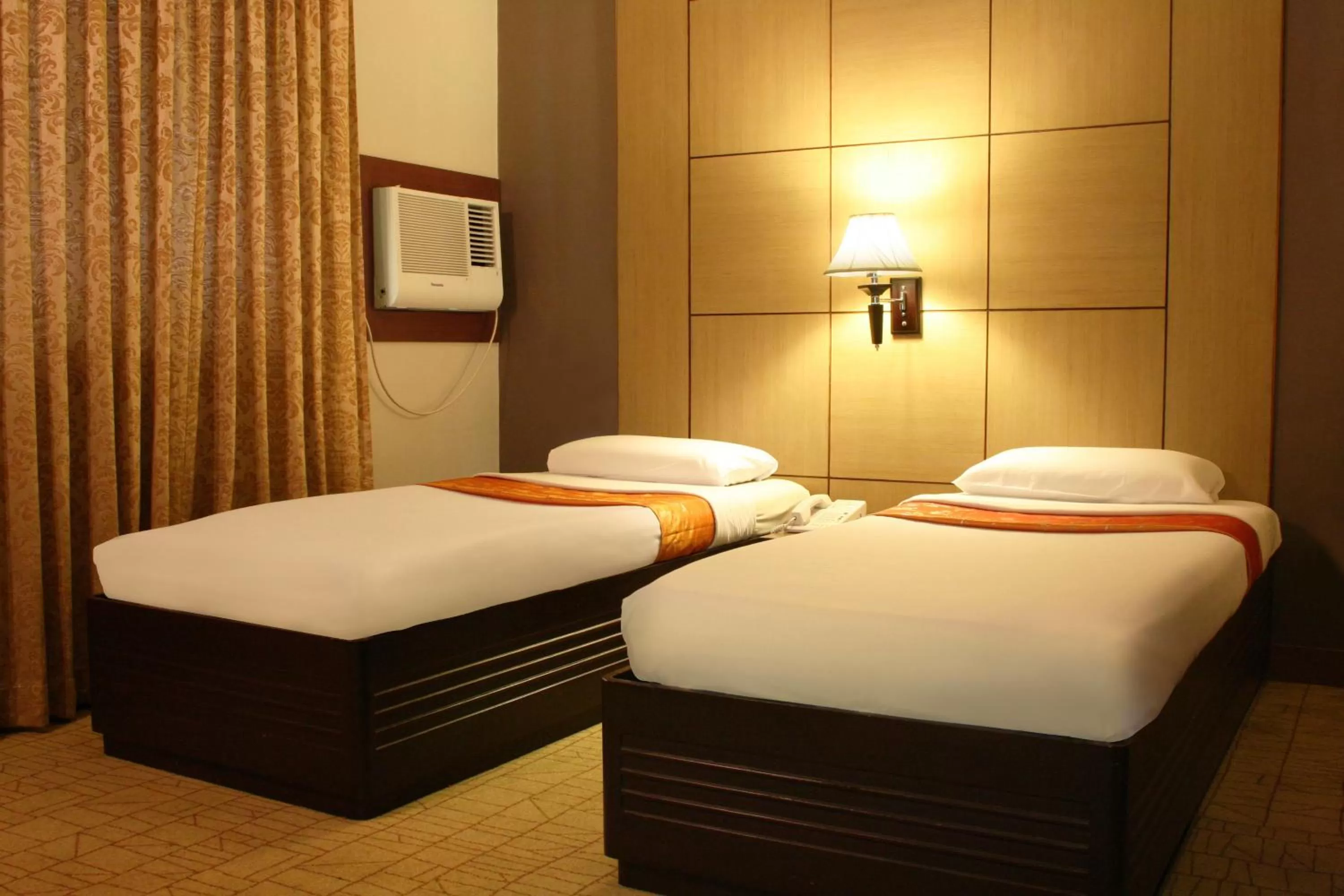 Deluxe Twin Room in Riviera Mansion Hotel