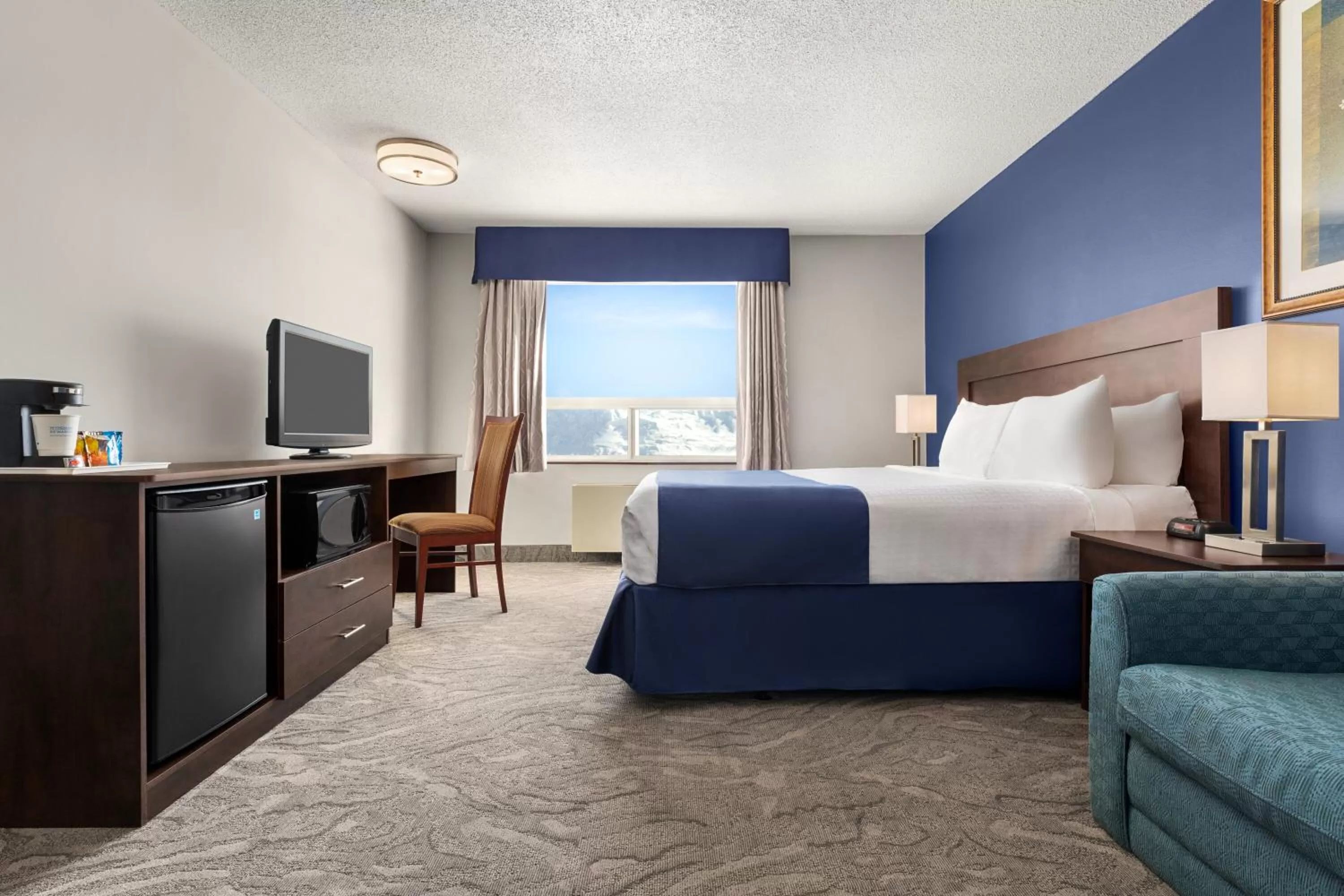 King Room - Non-Smoking in Travelodge by Wyndham Timmins