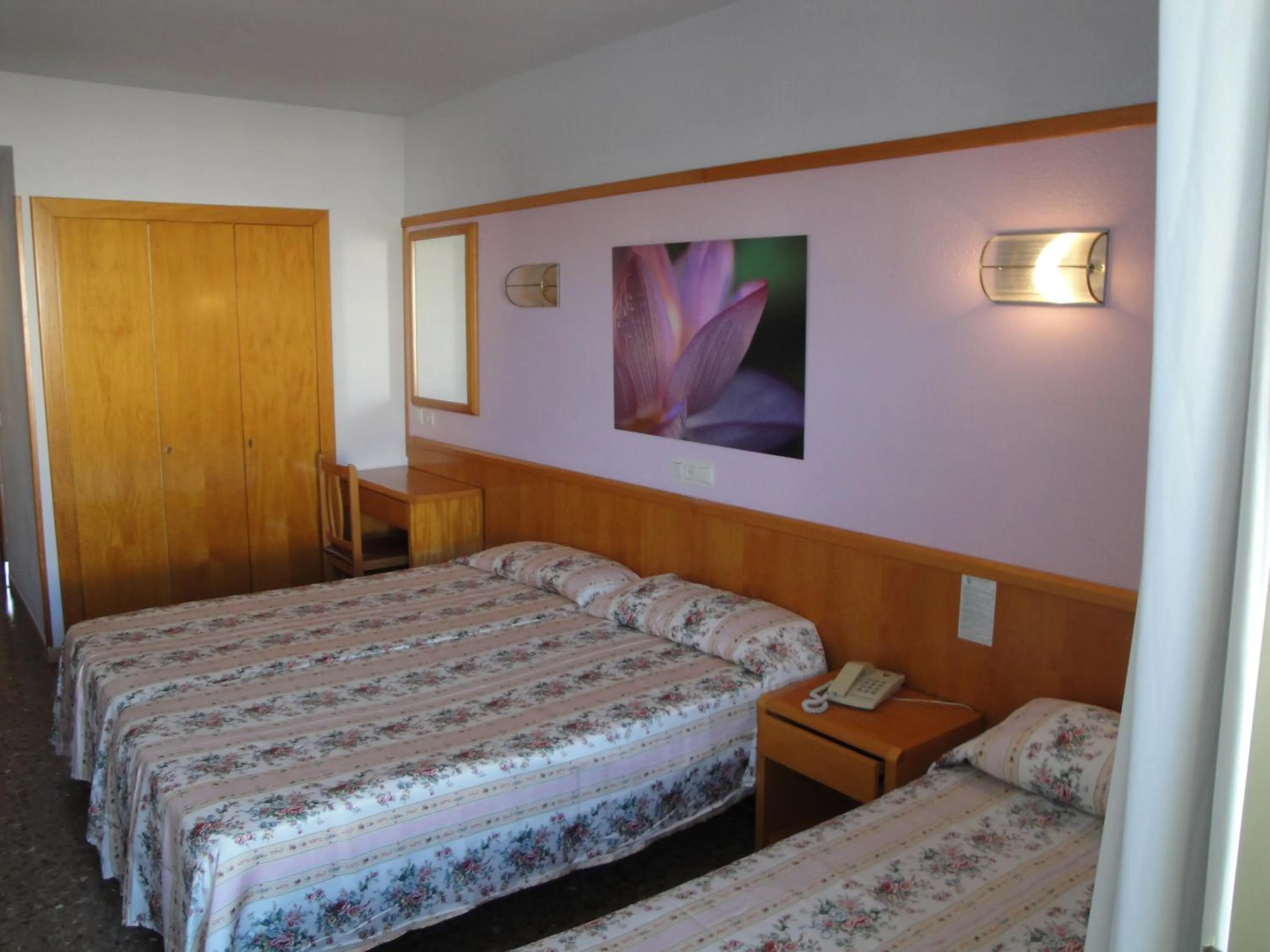 Twin Room with Balcony (2 Adults + 2 Children)  in Hotel Esplendid