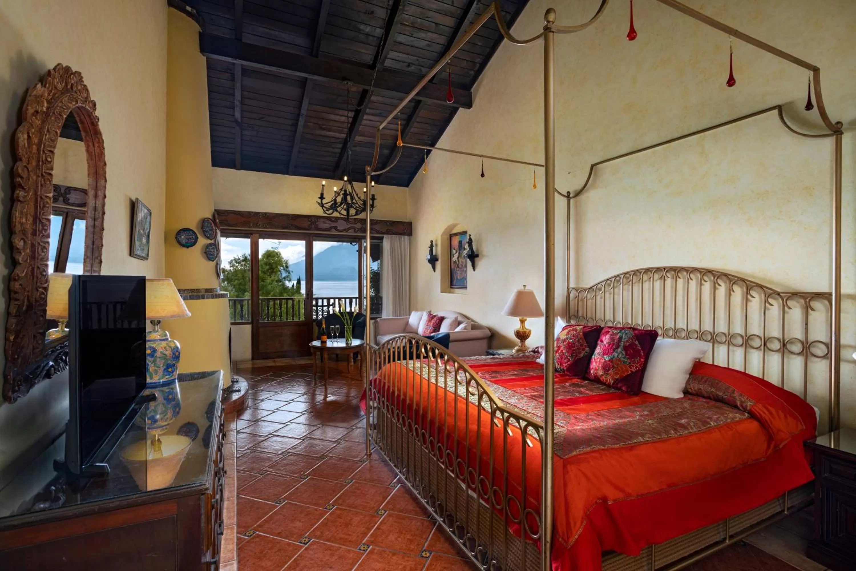 Junior Suite with Lake View in Hotel Atitlan