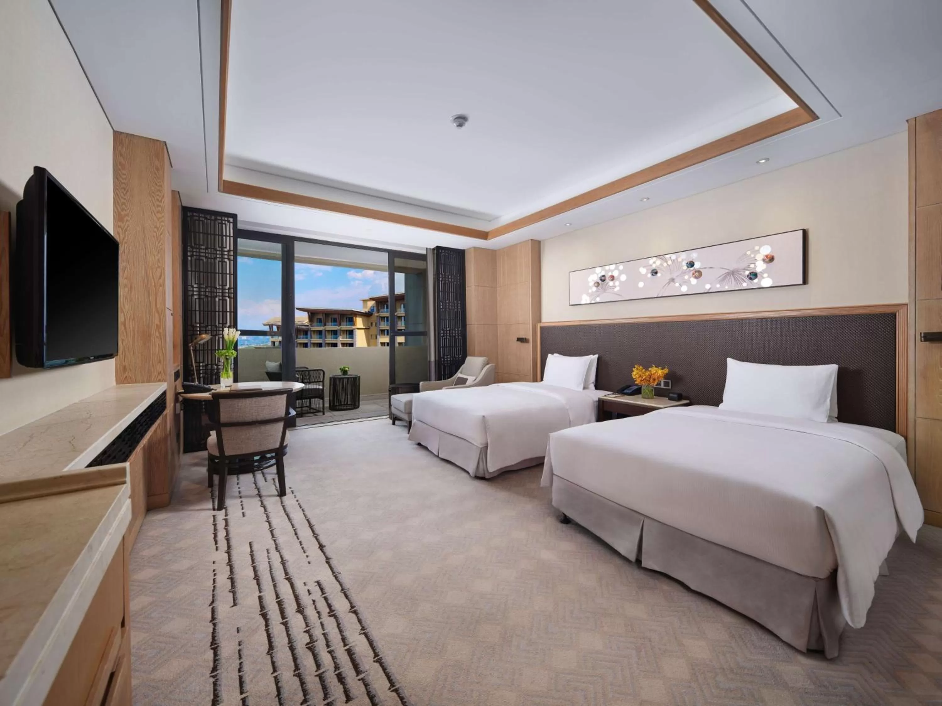 Executive Twin Room with Lake View in Hilton Dali Resort & Spa