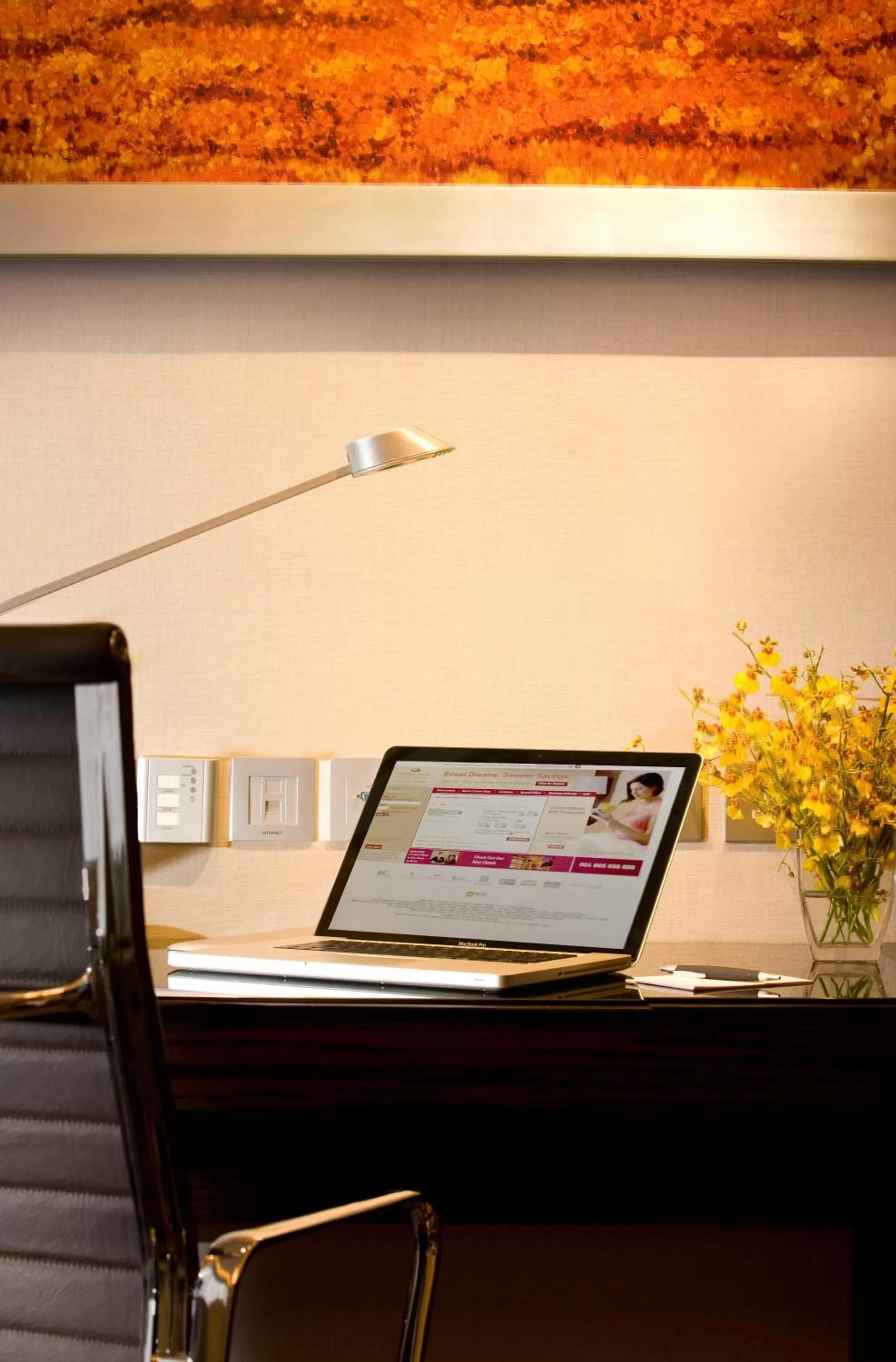 Executive King Room with Club Lounge Access - Non-Smoking in Crowne Plaza Hong Kong Causeway Bay by IHG