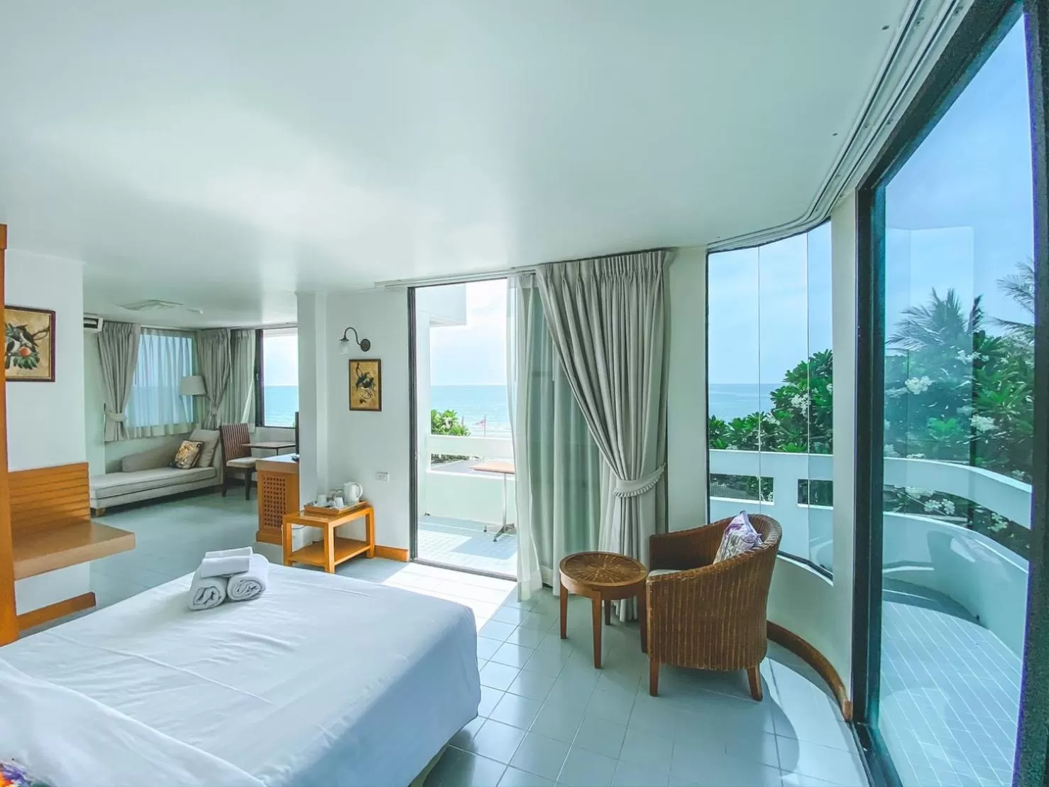Seafront Suite in Nern Chalet Beachfront Hotel