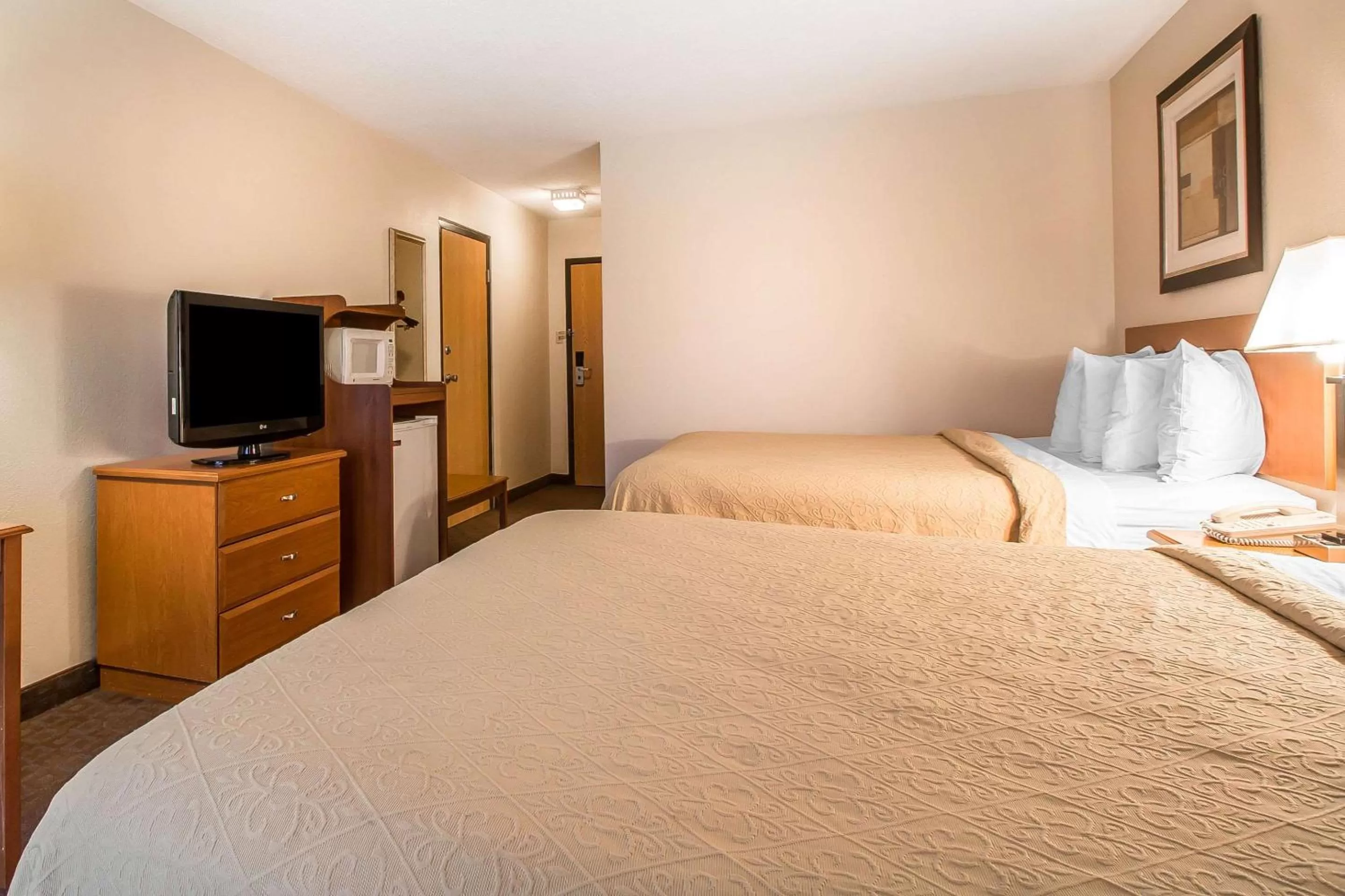Photo of the whole room, Bed in Quality Inn Morris I-80