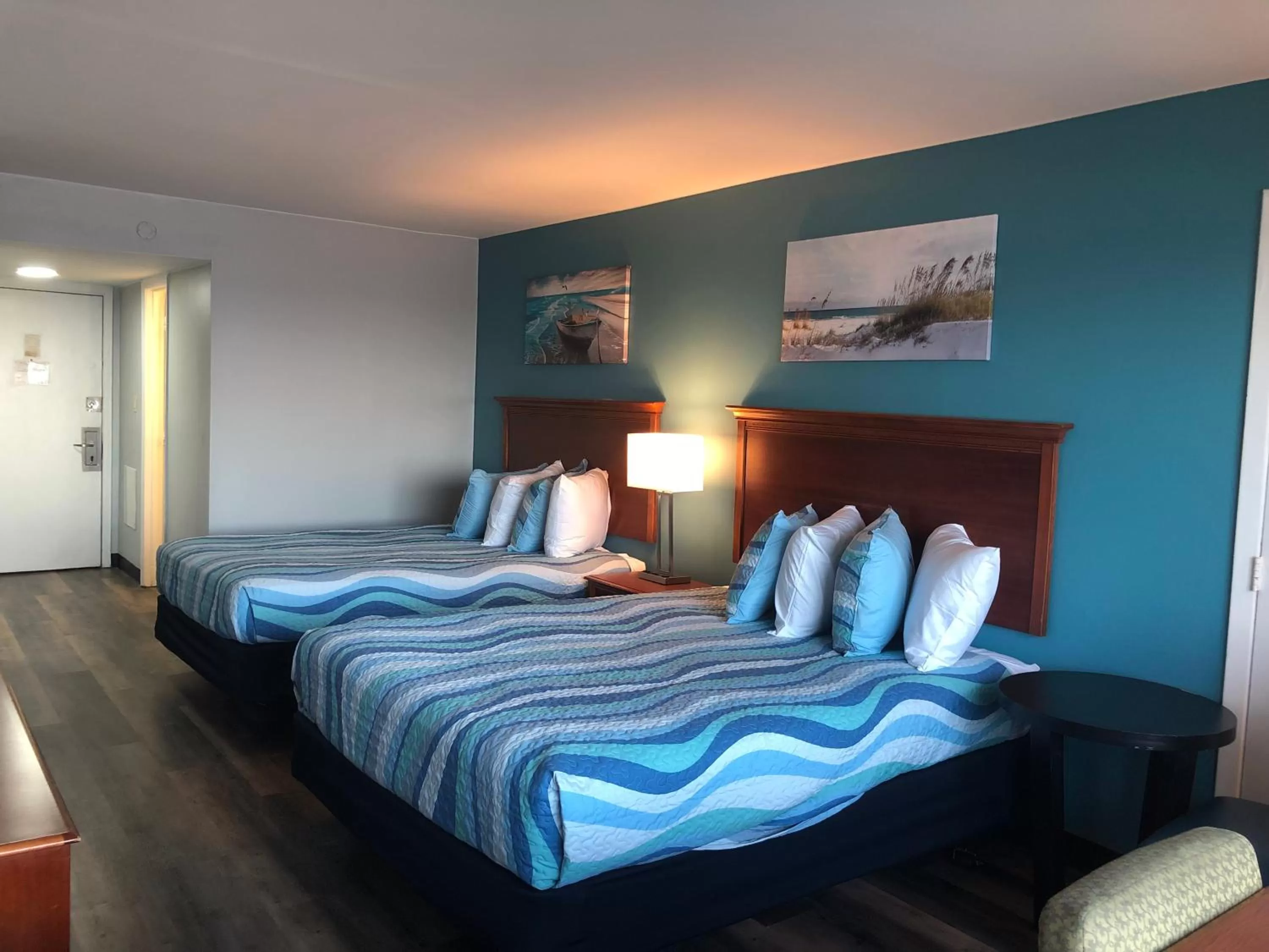 Queen Room with Sea View in Gazebo Inn Oceanfront