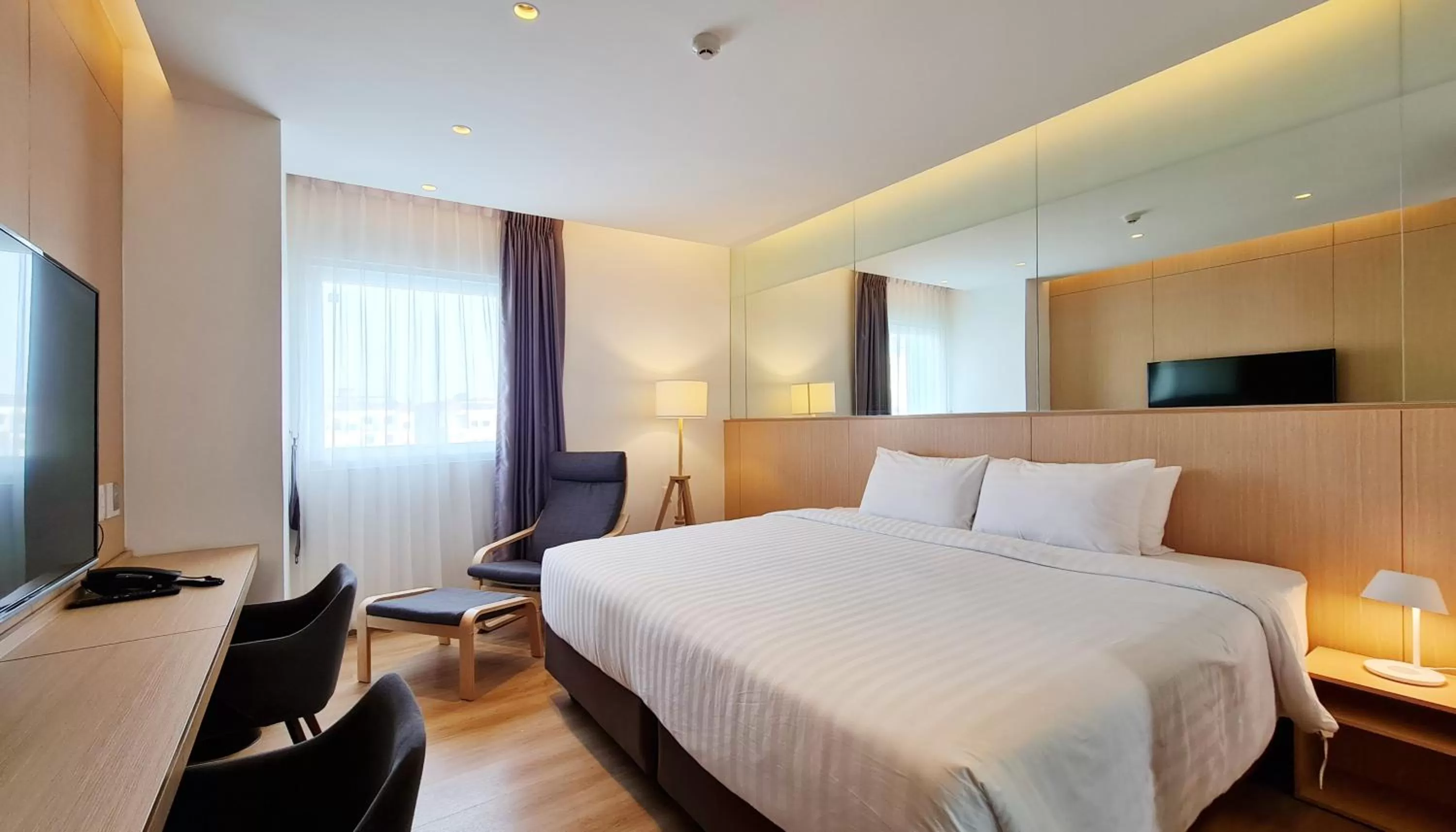 Superior King Suite - single occupancy in Mintel Huamark