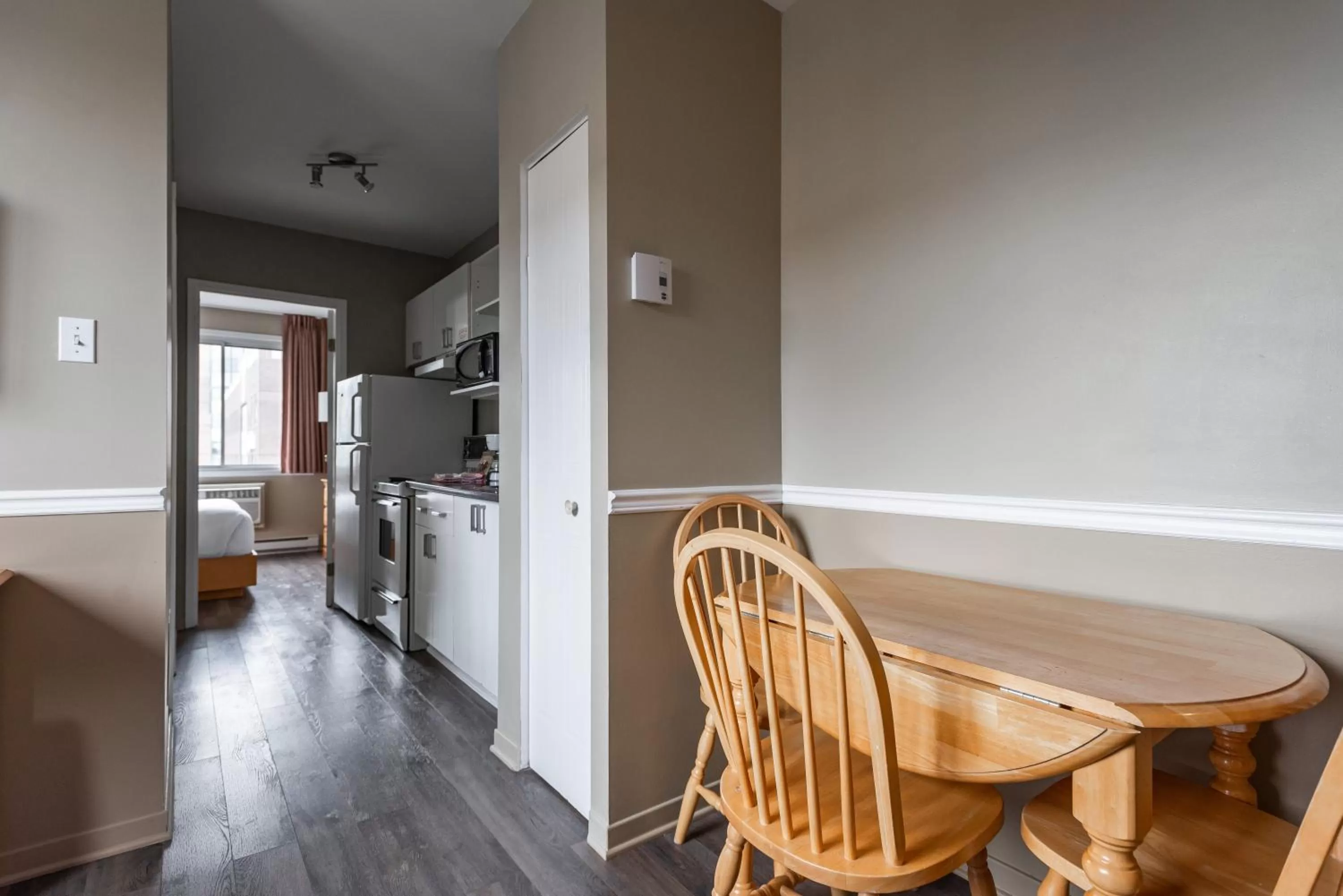 One-Bedroom Suite with Sofa Bed in Hotel le Roberval