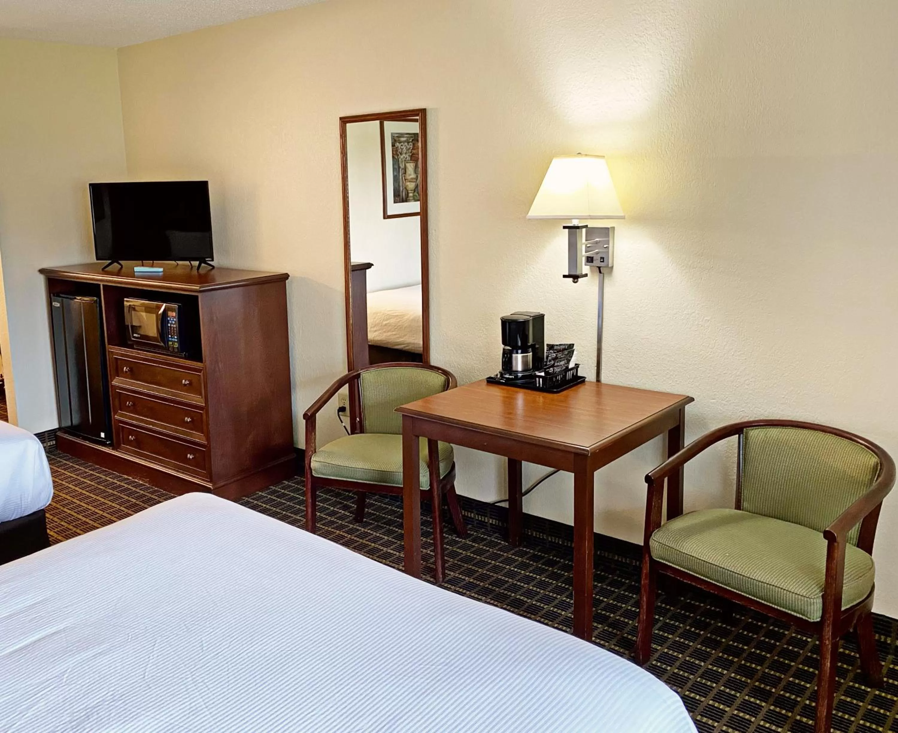 Queen Room with Two Queen Beds - Non-Smoking in Roadstar Hotel Zephyrhills