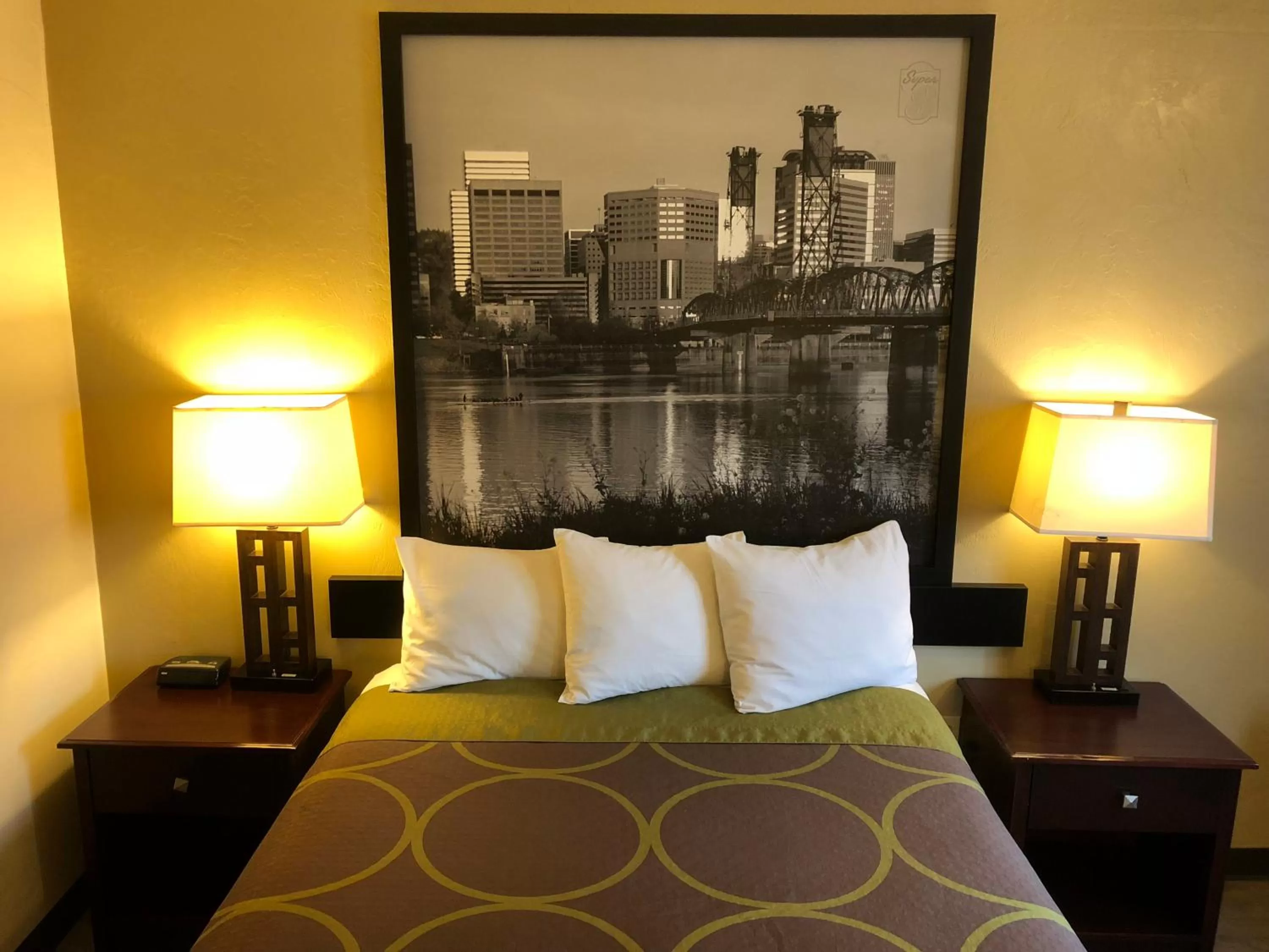 Queen Room with Mobility Access - Non-Smoking in Super 8 by Wyndham Woodburn