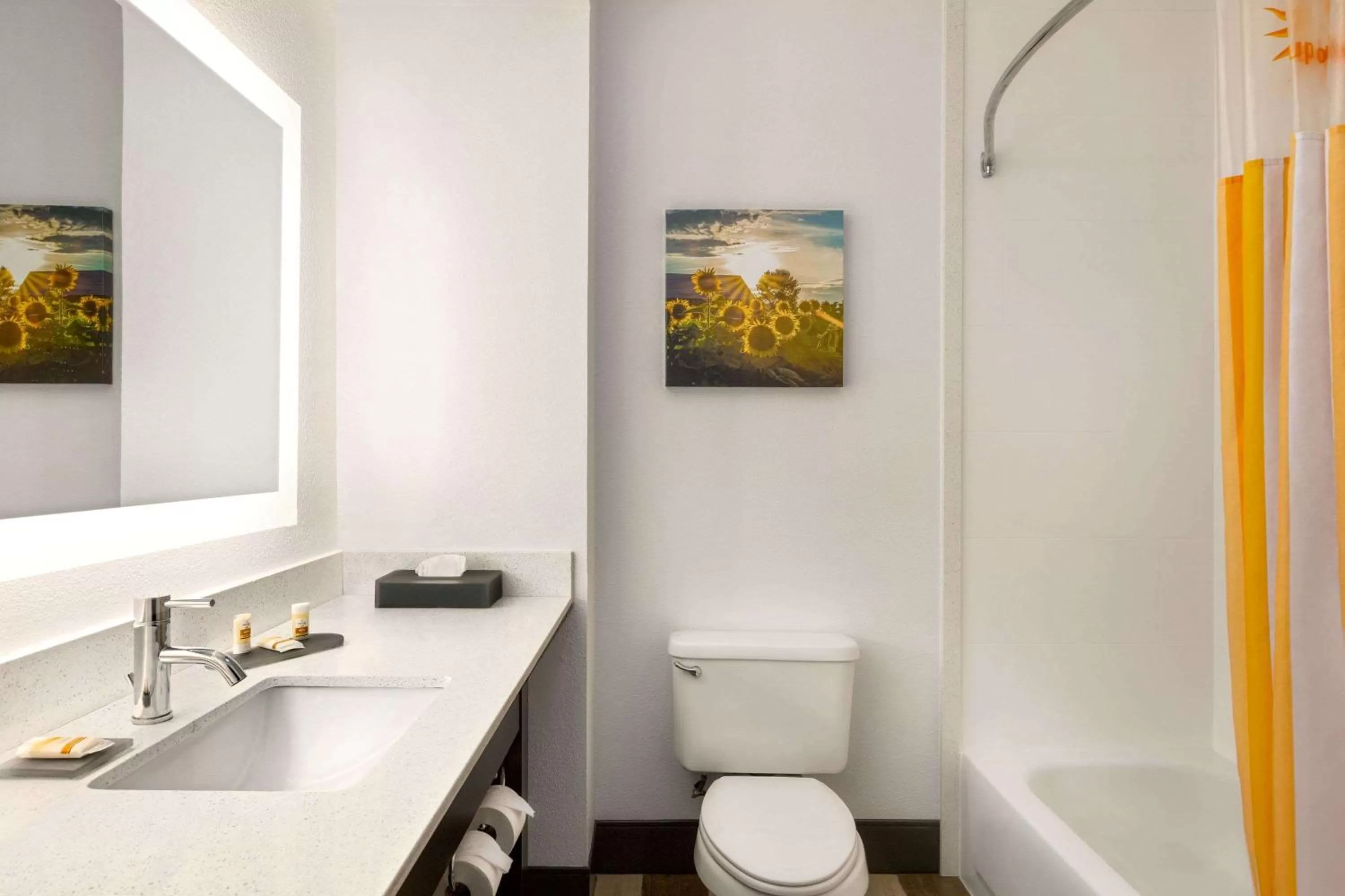 Deluxe King Room with Jetted Tub - Non-Smoking in La Quinta by Wyndham Dublin